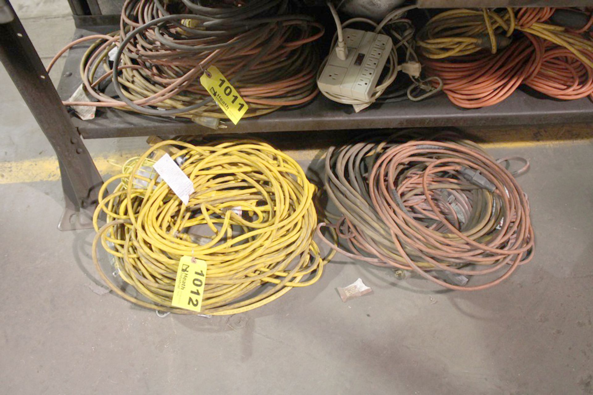 LARGE QTY OF EXTENSION CORDS