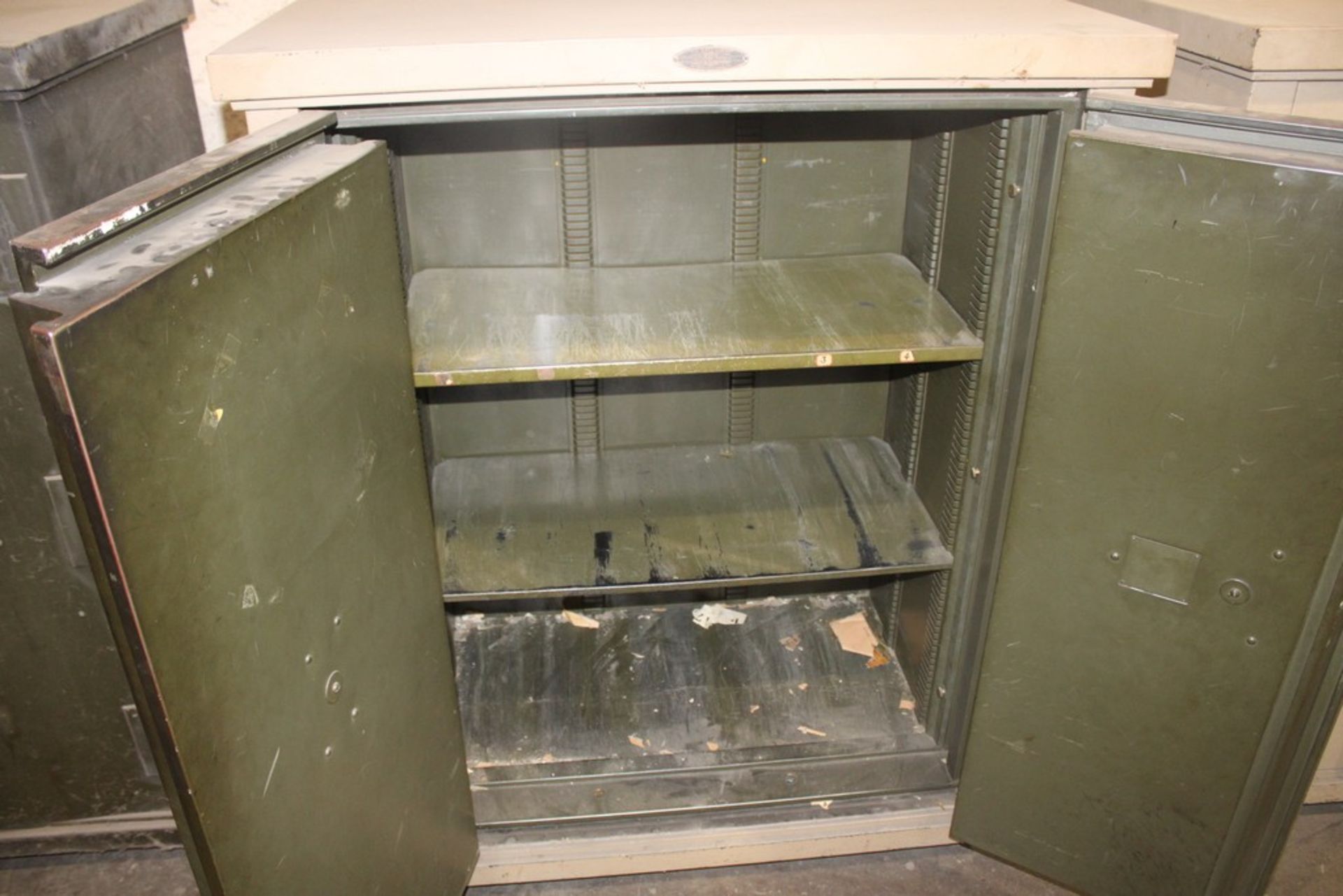 THE SAFE CABINET CO. TWO DOOR STEEL KEYED SAFE 39" X 27" X 49" - Image 3 of 3