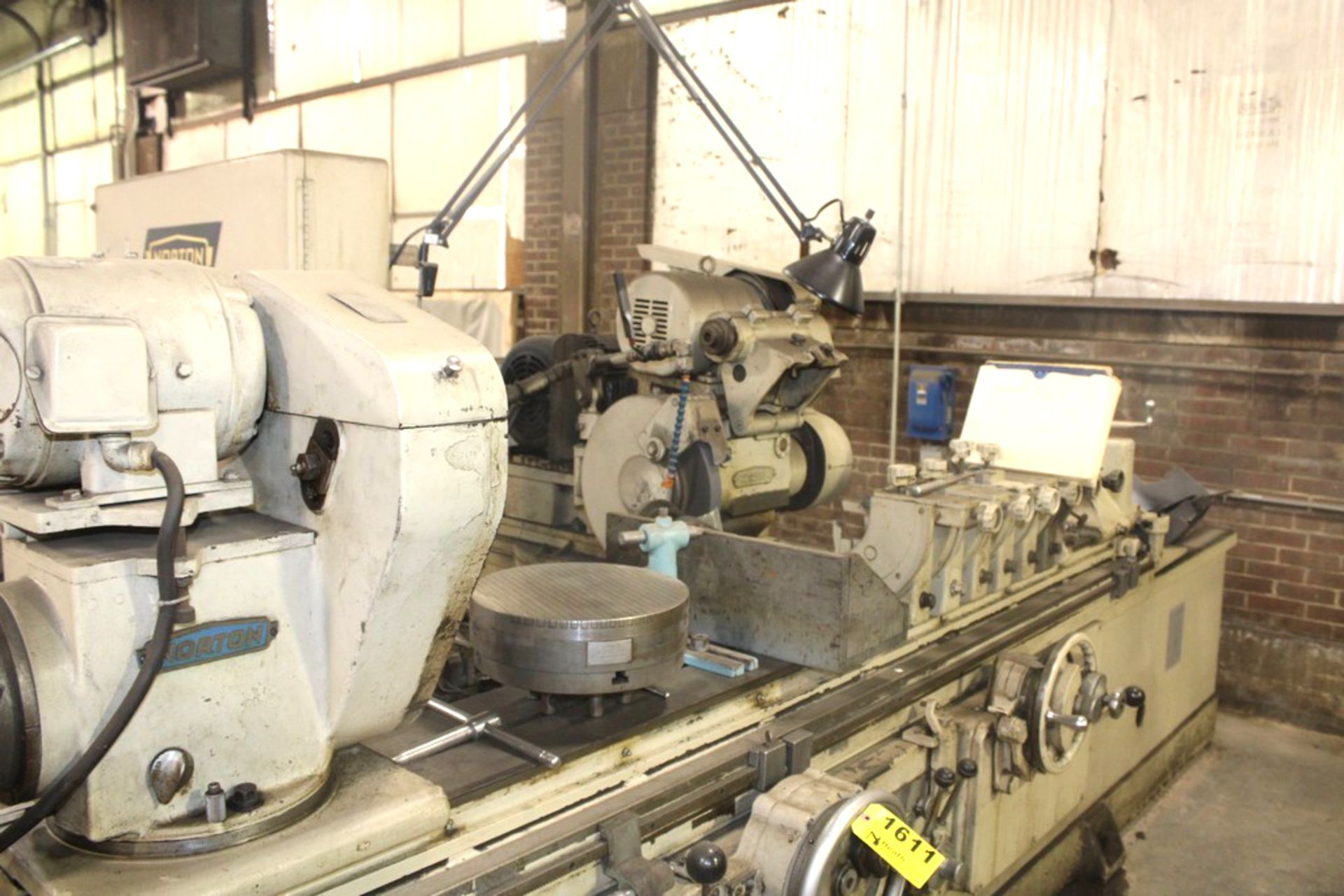 NORTON 14”X72” UNIVERSAL HYDRAULIC CYLINDRICAL GRINDER, S/N L2178, WITH DROP DOWN INTERNAL - Image 8 of 10
