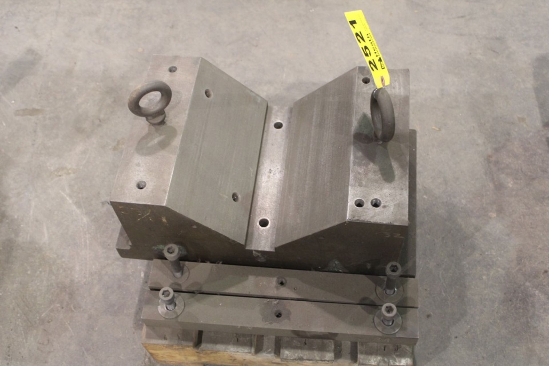 18" X 12" X 8-1/2" V-BLOCK ON SKID