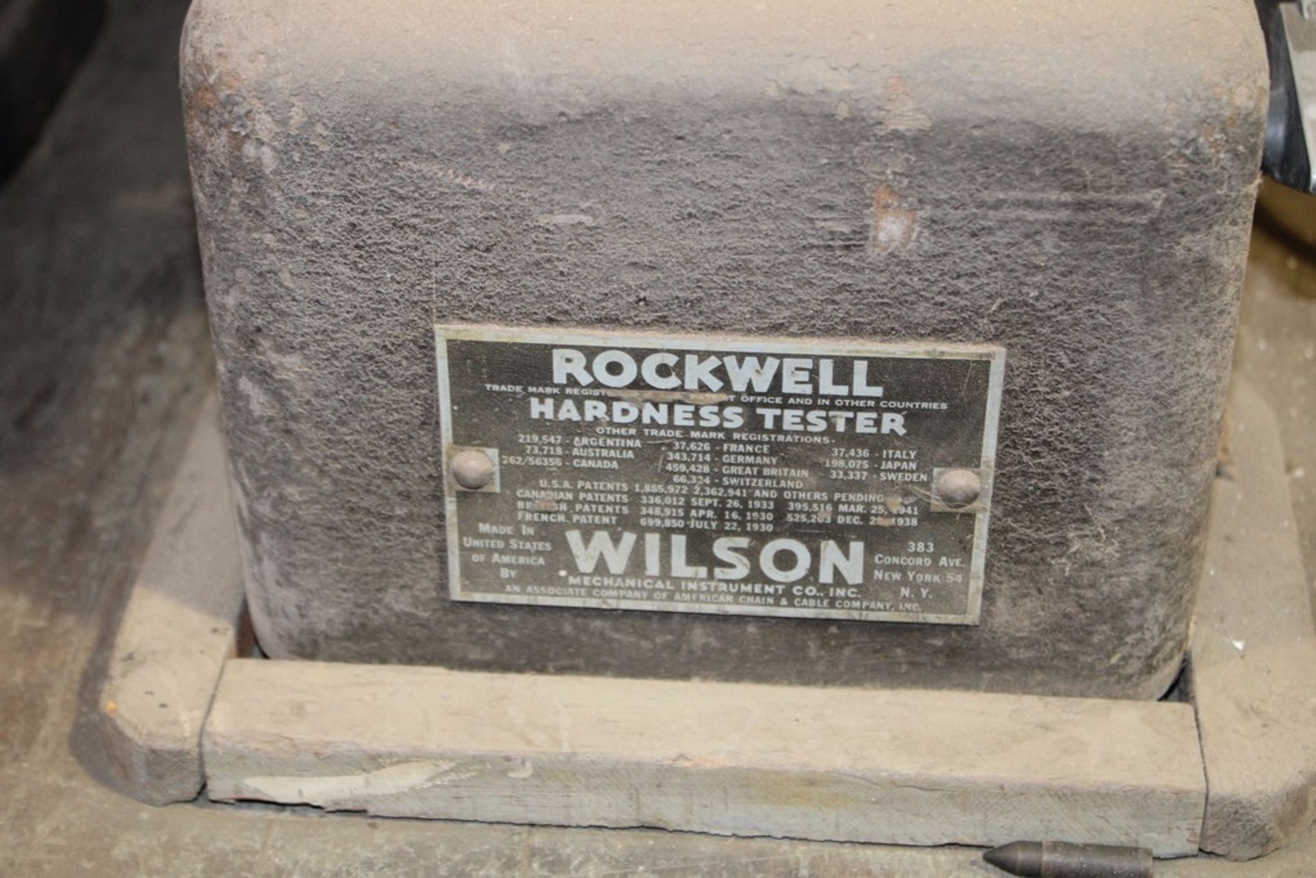 WILSON MODEL 3JR ROCKWELL HARDNESS TESTER, S/N 3JR3930, WITH BENCH & ACCESSORIES - Image 2 of 3