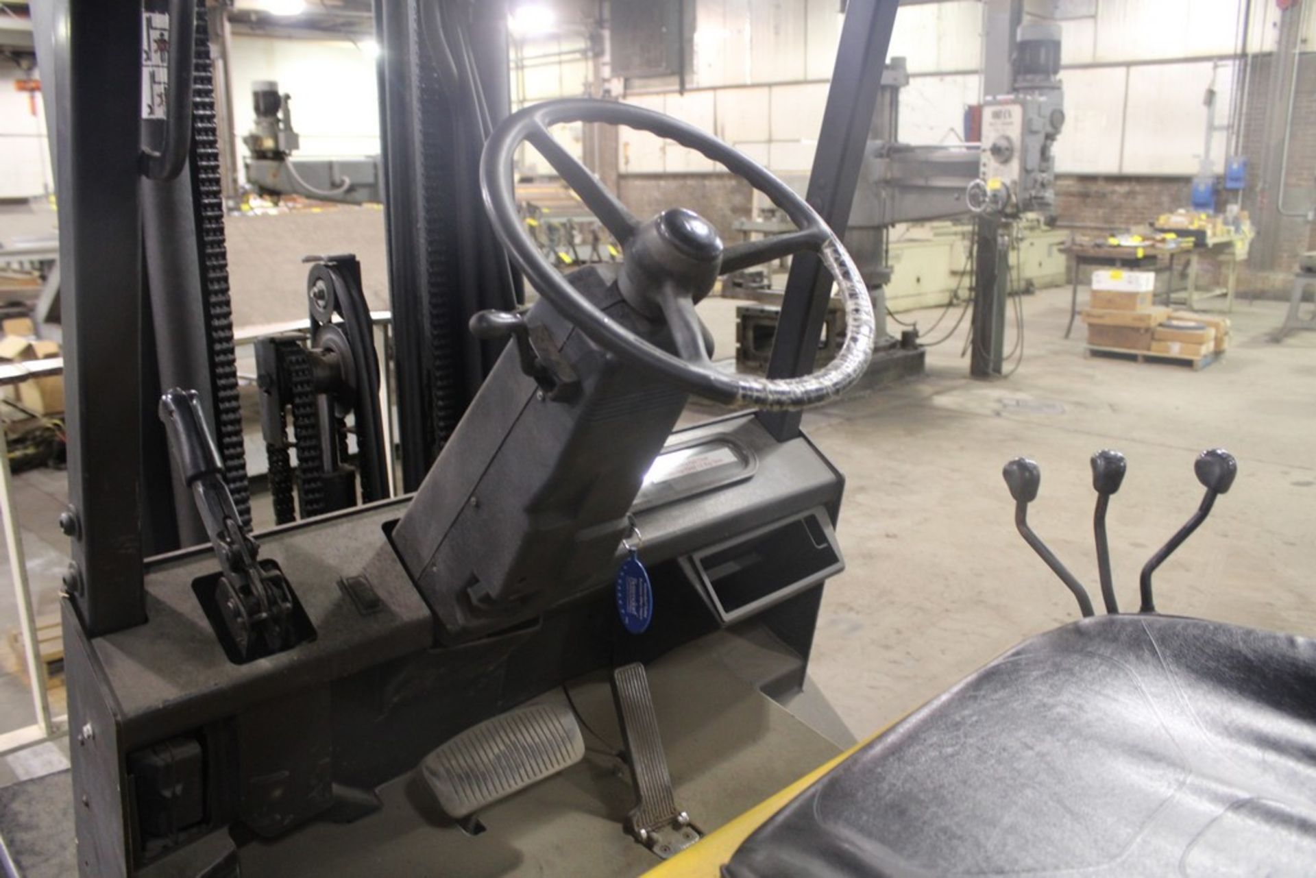 YALE 5,700 LB. MODEL GLP060TGEUAE087 LP GAS FORKLIFT TRUCK, S/N A875B28632B, 187.8” MAX. LIFT, - Image 3 of 7