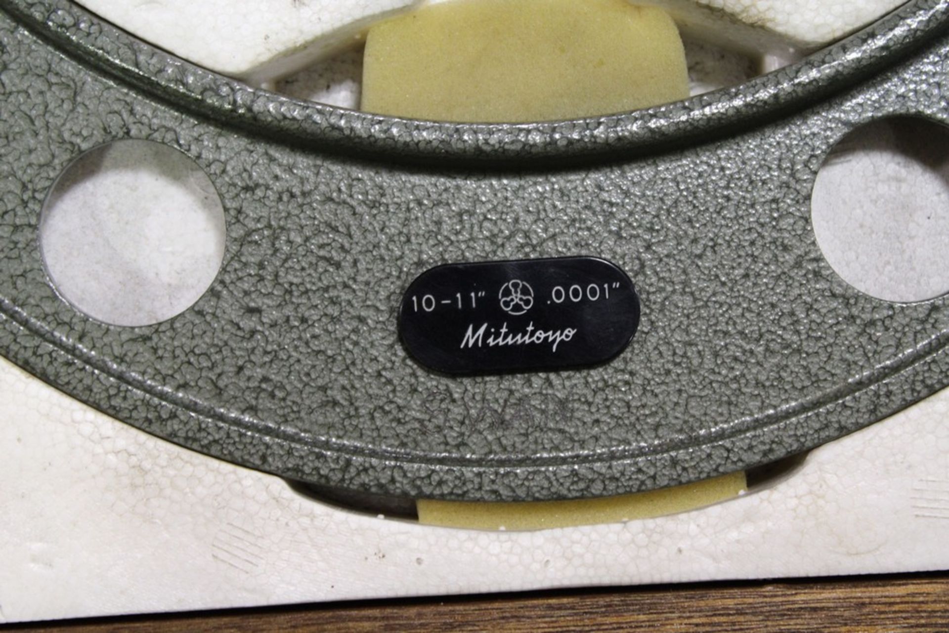 MITUTOYO NO. 103-225A 10" - 11" RATCHETING MICROMETER - Image 2 of 2