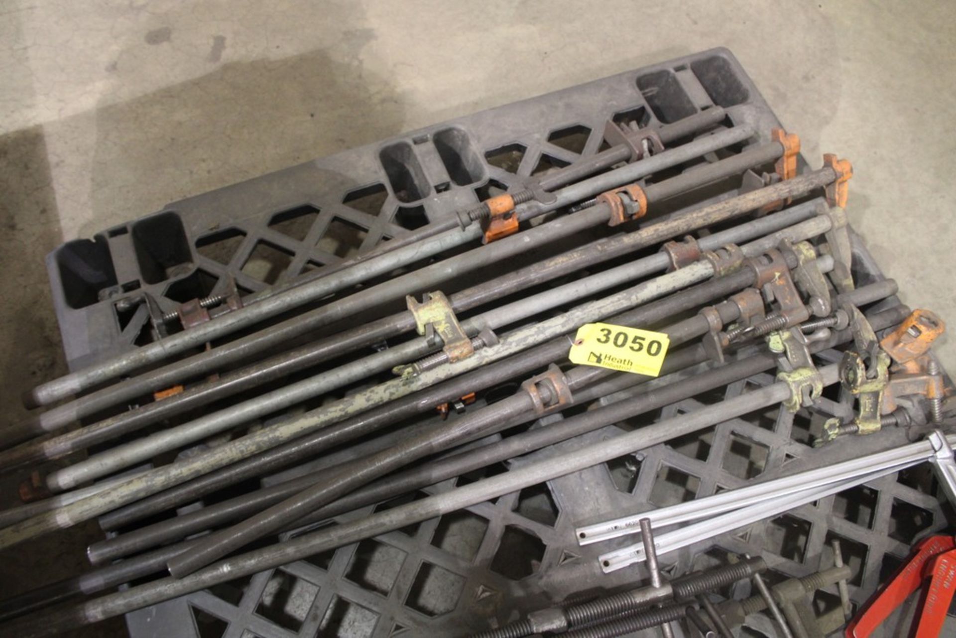 LARGE QTY OF PIPE CLAMPS