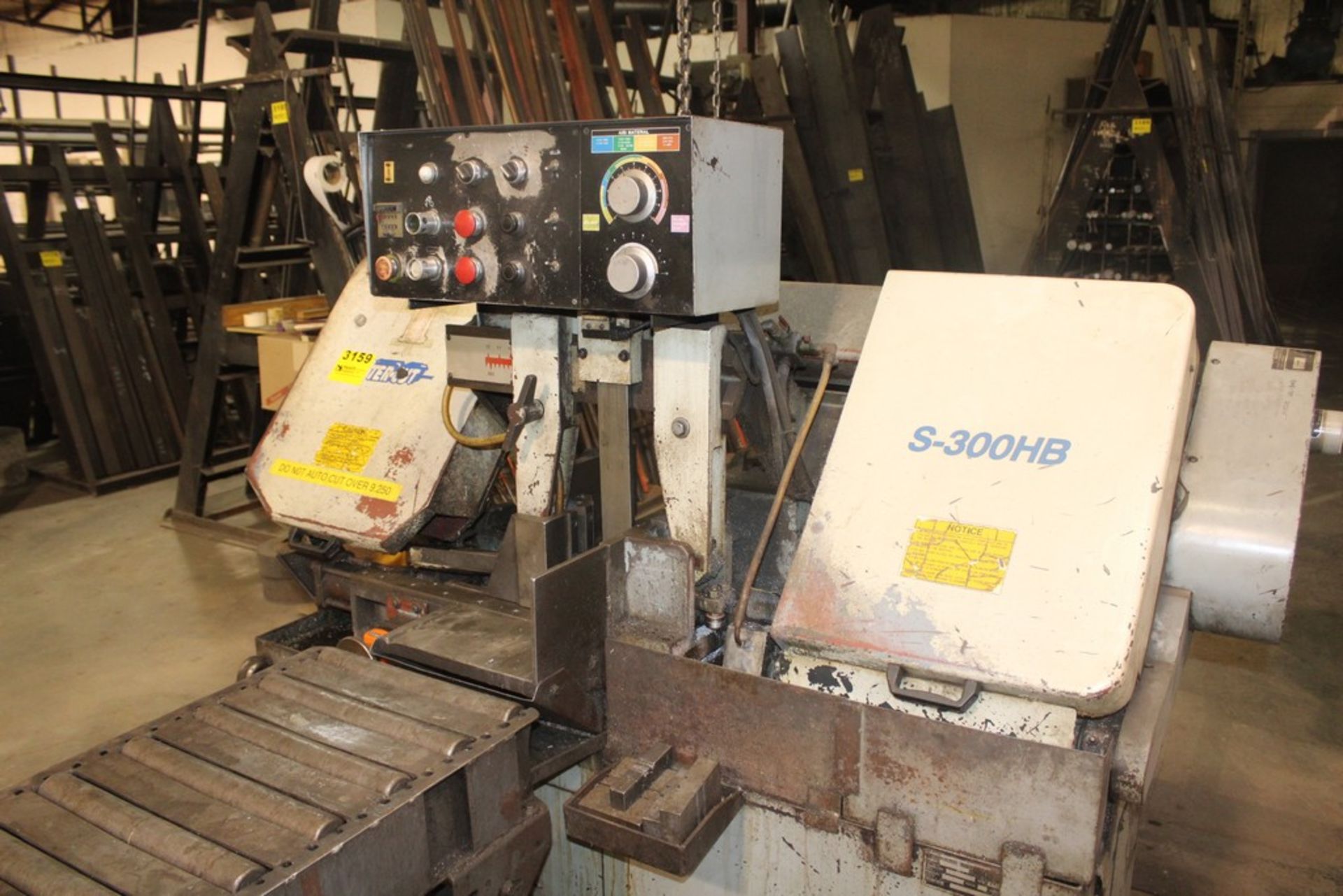 MASTER-CUT 12” MODEL S-300HB AUTOMATIC HORIZONTAL BAND SAW, S/N 11488, WITH INFEED TABLE, OUTFEED - Image 7 of 8