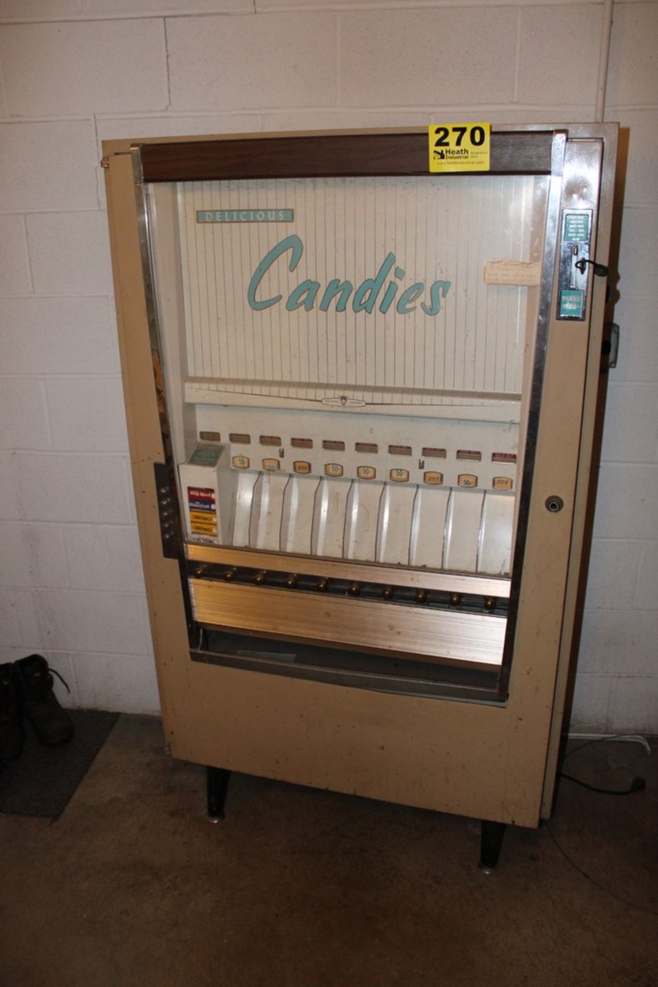 CANDIES VENDING MACHINE - WORKS