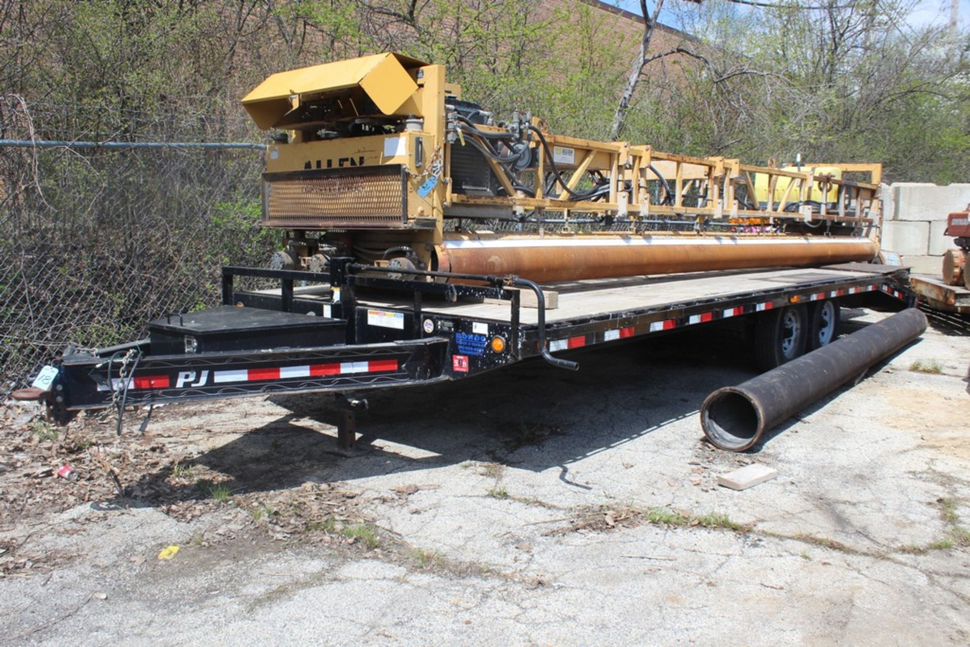 2019 P.J. TRAILERS 30-FT. (est.) F8242 16,000-LB. CAPACITY T/A EQUIPMENT TRAILER VIN: