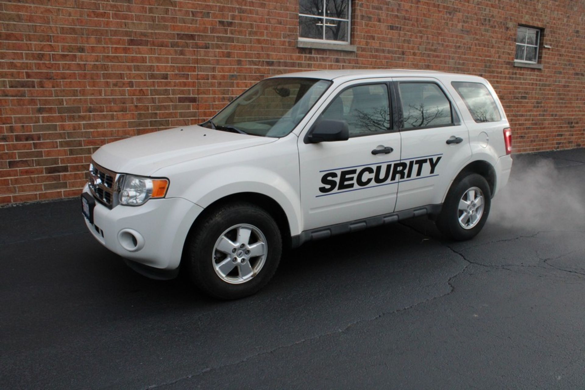 2011 FORD ESCAPE XLS, 2.4L L4, FWD, VIN 1FMCU0C7XBKB64028, 24,918 MILES SHOWN ON ODOMETER