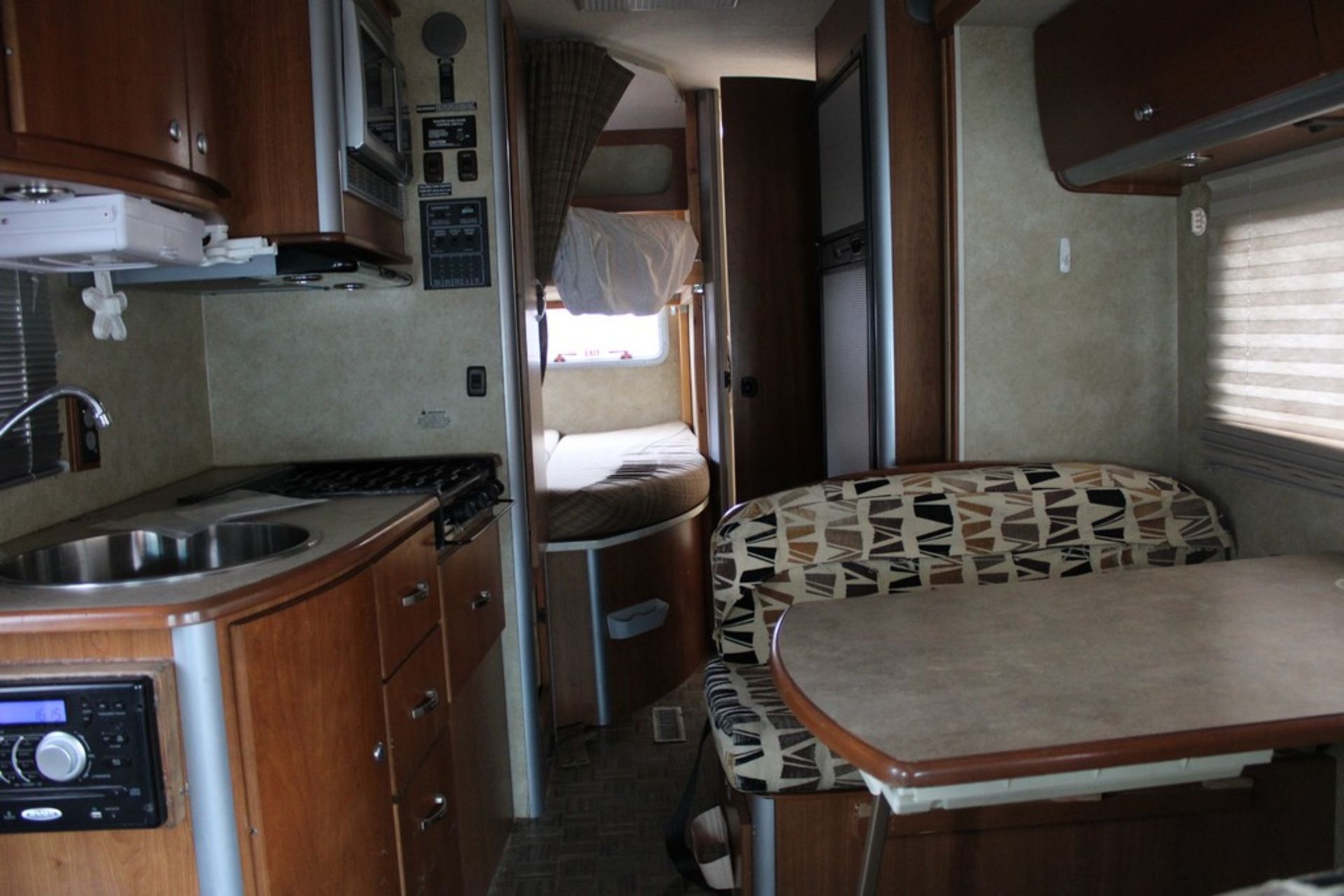 2007 Winnebago View 24 Class C RV - Image 4 of 27