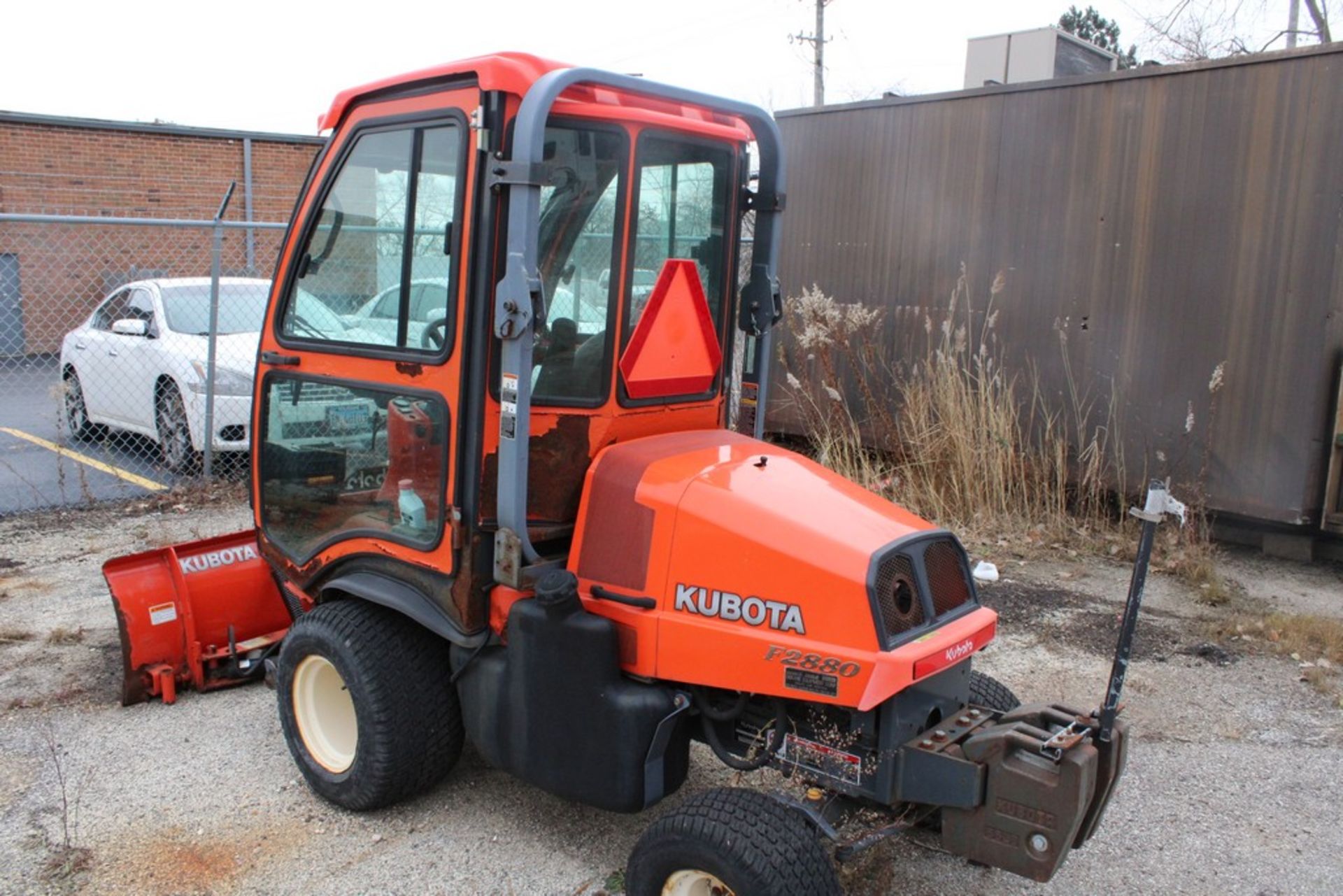 KOBOTA MODEL F2880, 2WD, 28HP, S/N 11032, WITH SNOW PLOW ATTACHMENT - Image 7 of 13