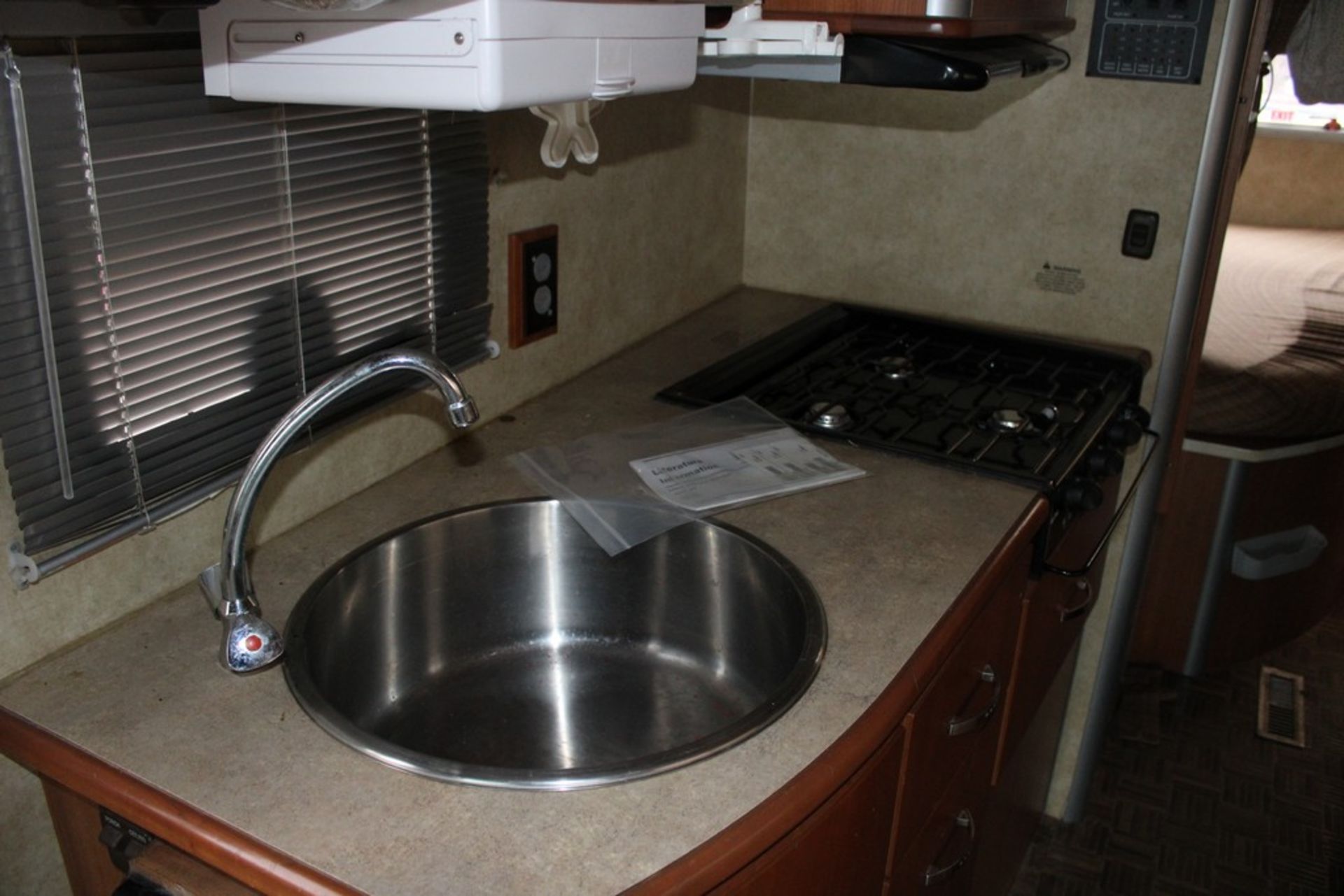 2007 Winnebago View 24 Class C RV - Image 9 of 27