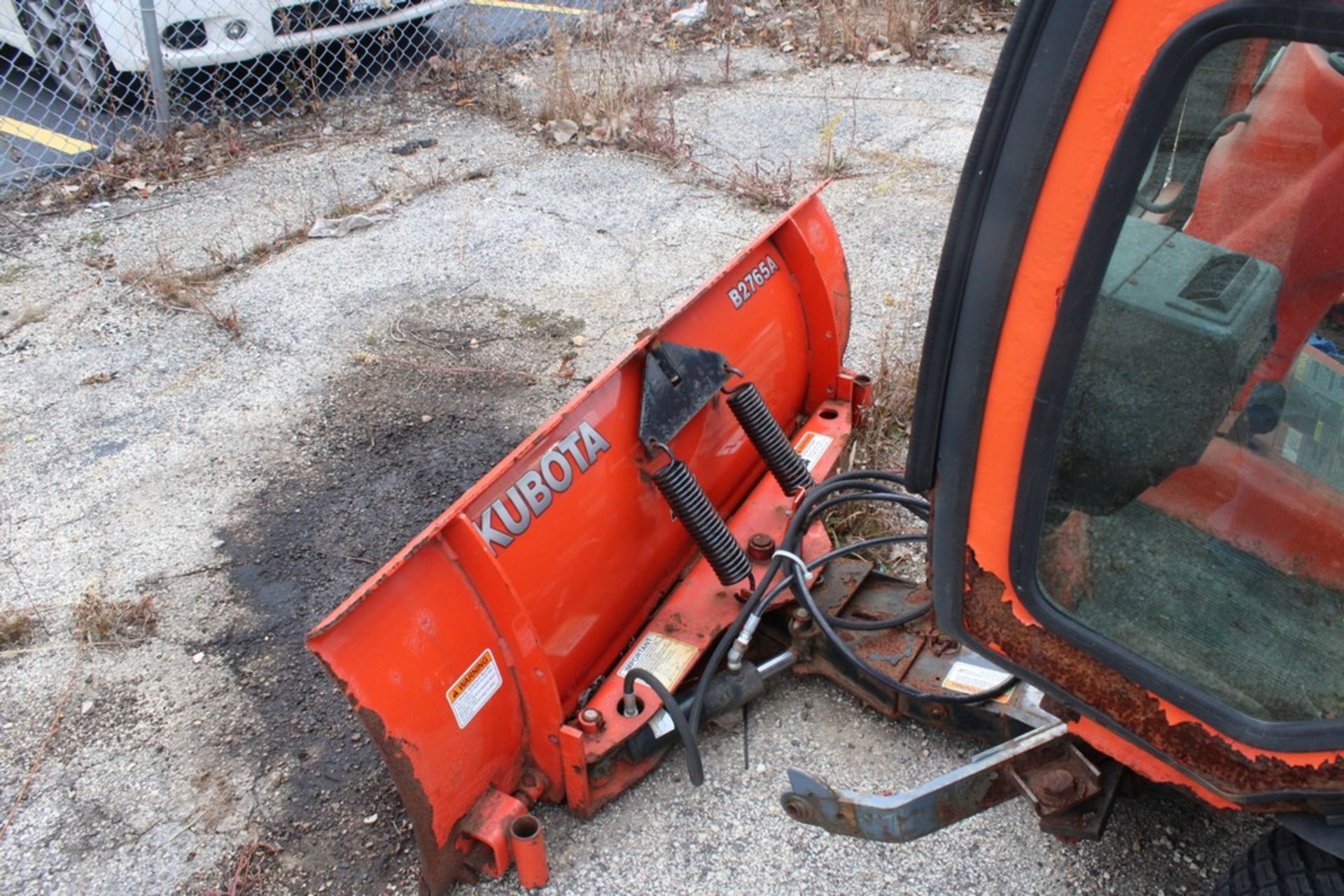 KOBOTA MODEL F2880, 2WD, 28HP, S/N 11032, WITH SNOW PLOW ATTACHMENT - Image 4 of 13