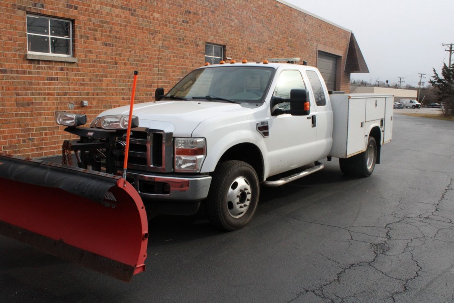 2009 FORD F-350 SD XLT SUPERCAB, LONG BED, 64L V-8 TURBO DIESEL, 4WD, WESTERN SNOW PLOW AND CONTROL,