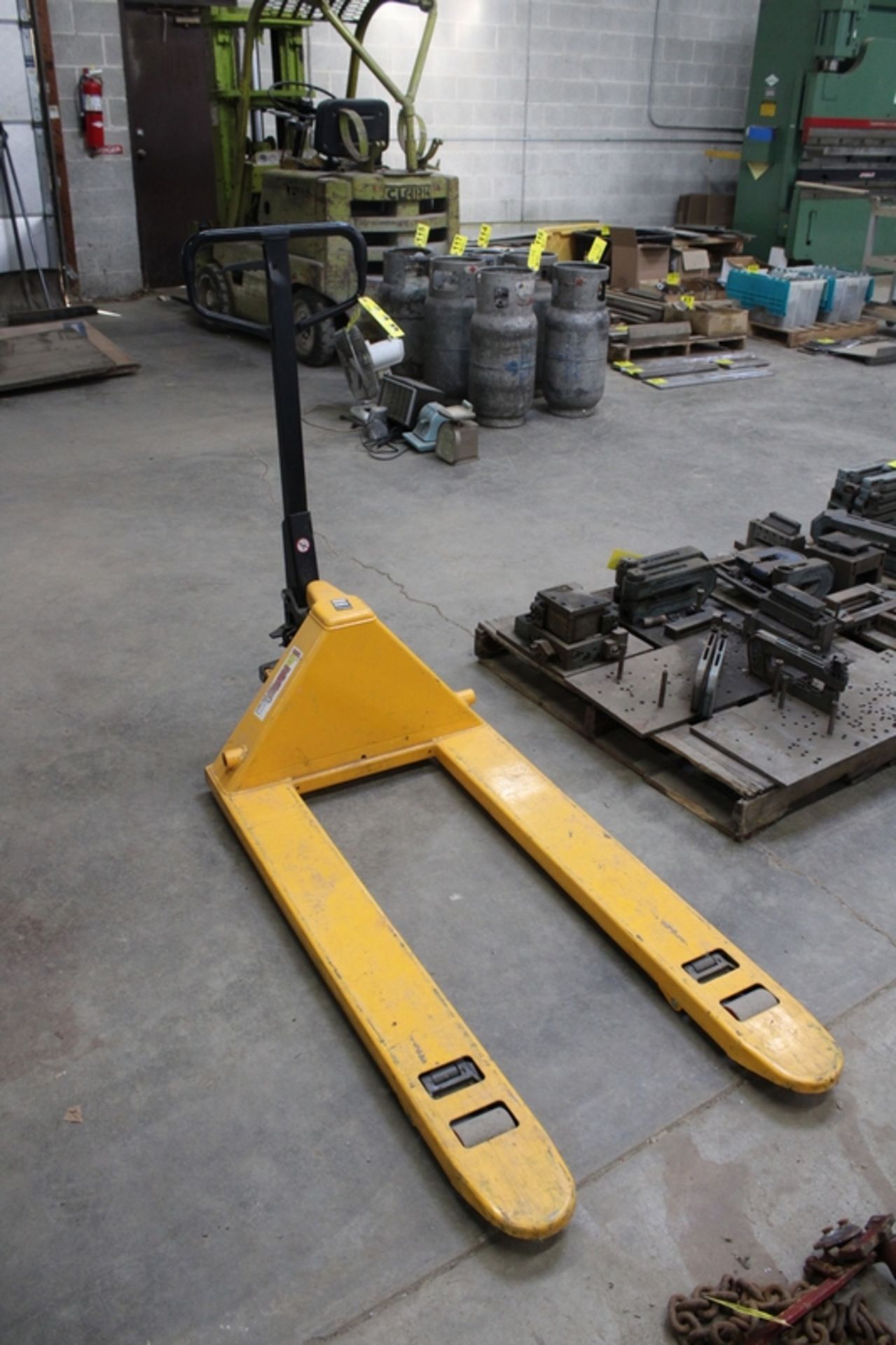 5,500 LB HYDRAULIC PALLET JACK