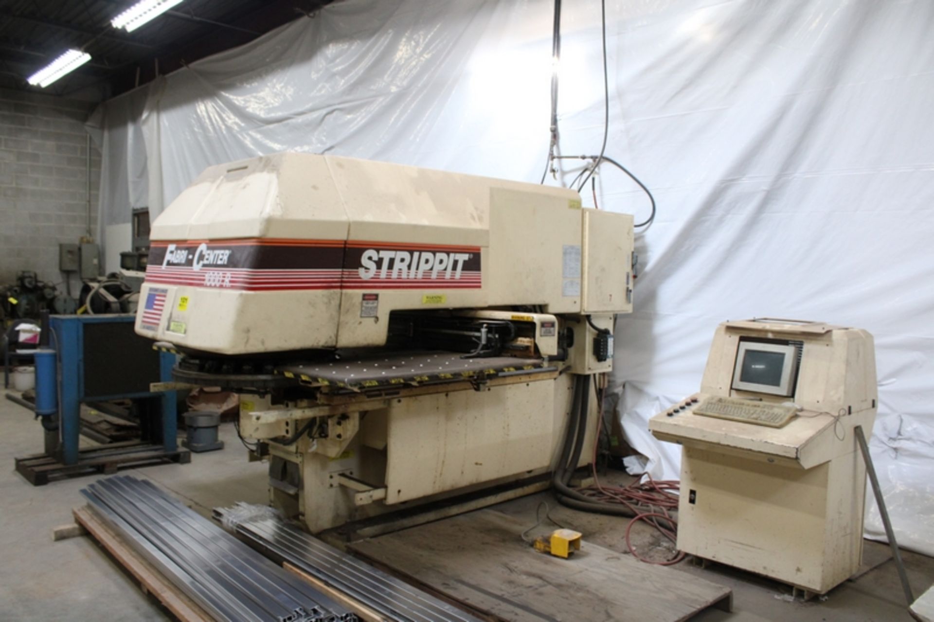 STRIPPIT 30 TON MODEL FABRI-CENTER 1000R CNC TURRET PUNCH, S/N 182013093, 20 PUNCH STATIONS, WITH PC