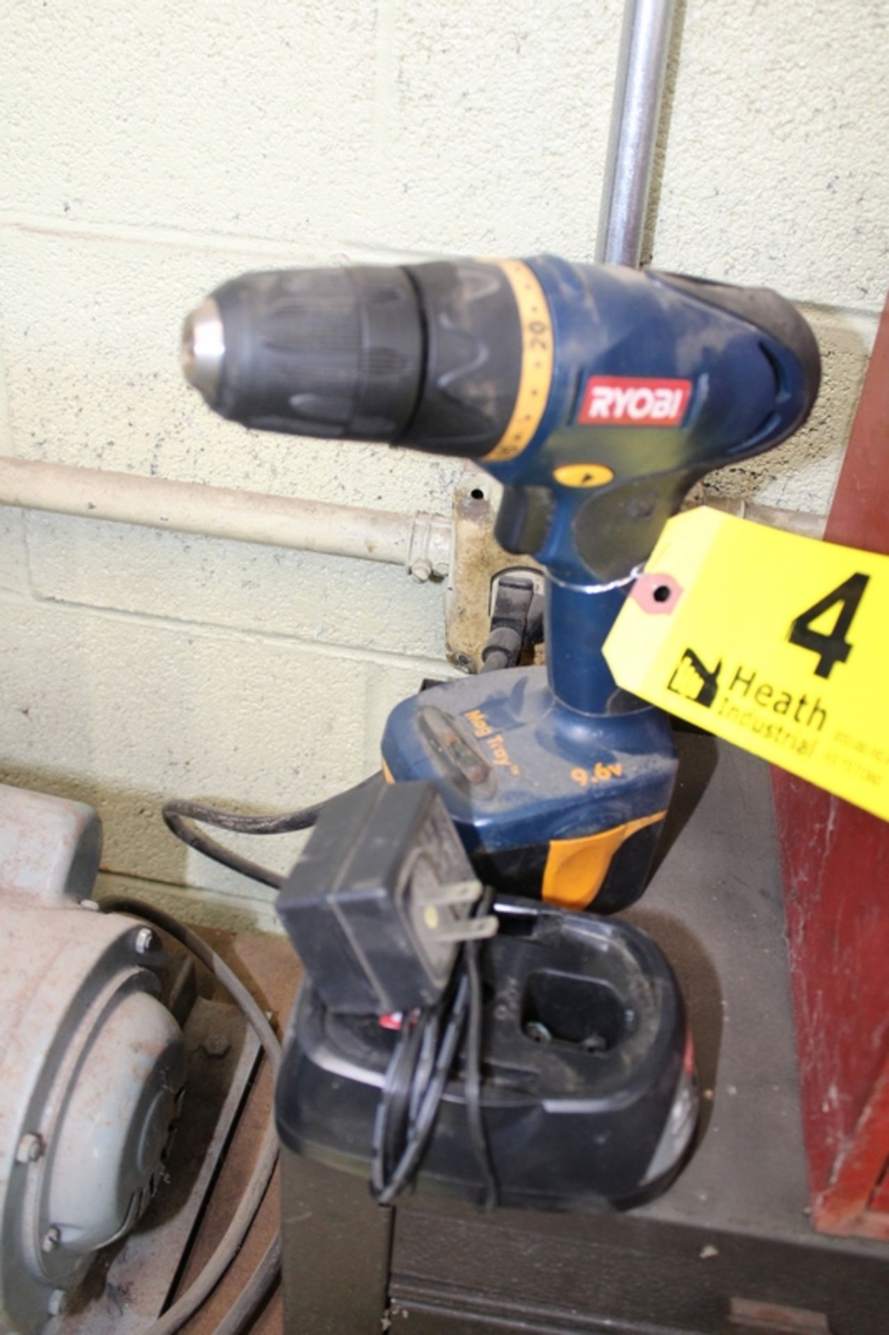 RYOBI 9.6V 3/8" CORDLESS DRILL