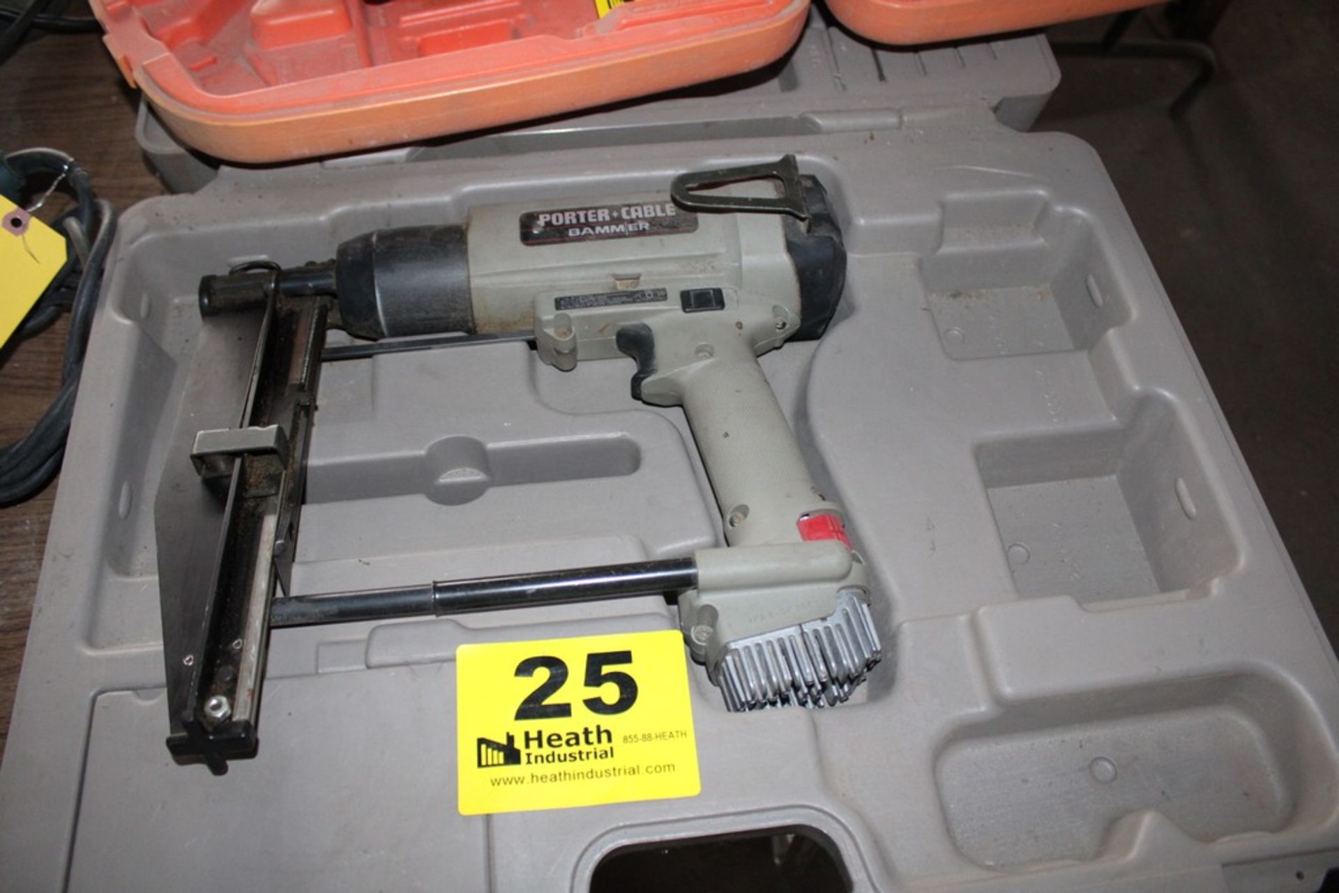 PORTER-CABLE "BAMMER" GAS POWERED NAIL GUN WITH CASE