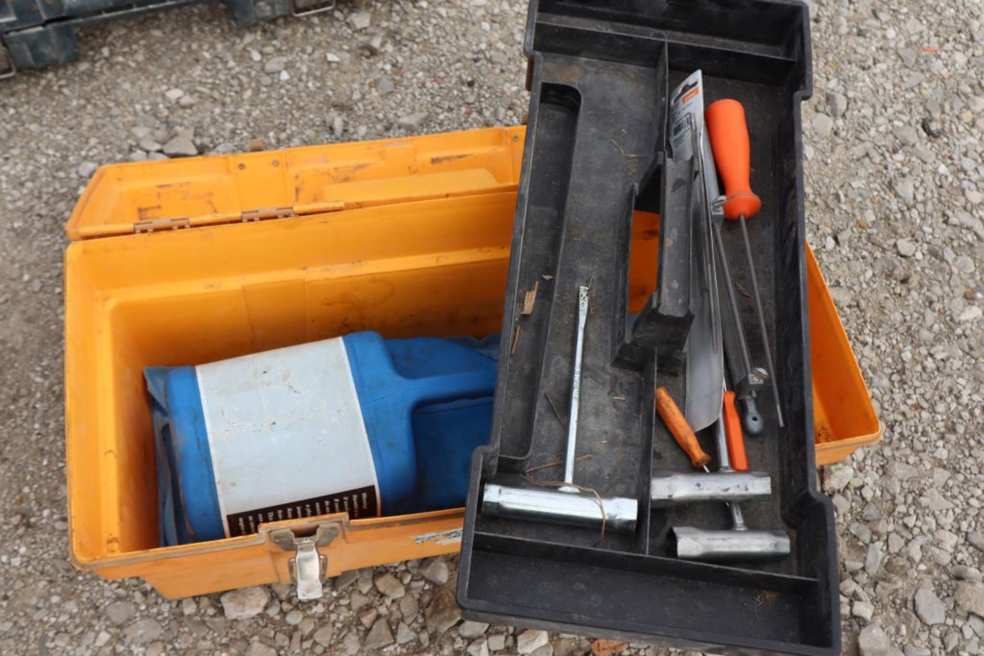 Stihl MS171 chainsaw & tools, yellow box. - Image 2 of 3