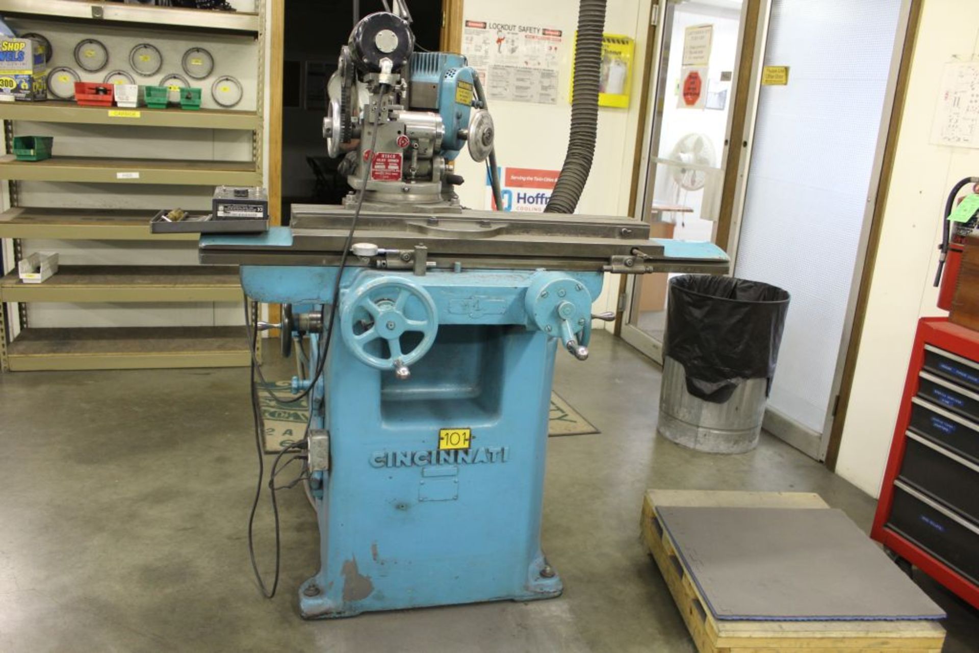 1943 Cincinnati model 2 tool & cutter grinder, sn 1D2T1M-187, has 2 axis 360 degree position - Image 2 of 6