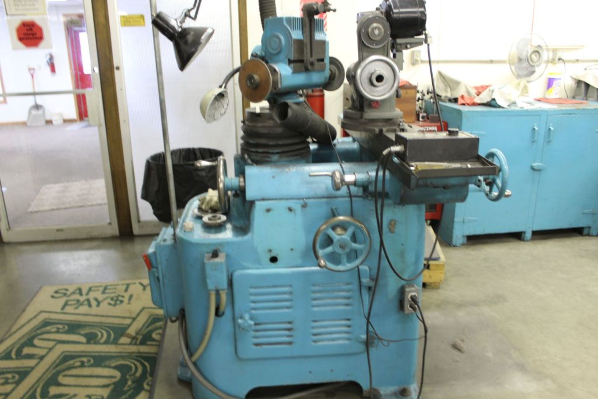 1943 Cincinnati model 2 tool & cutter grinder, sn 1D2T1M-187, has 2 axis 360 degree position - Image 5 of 6