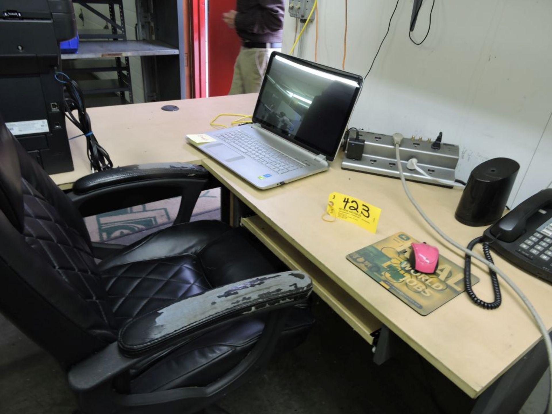 L-shaped office desk, w/chair.
