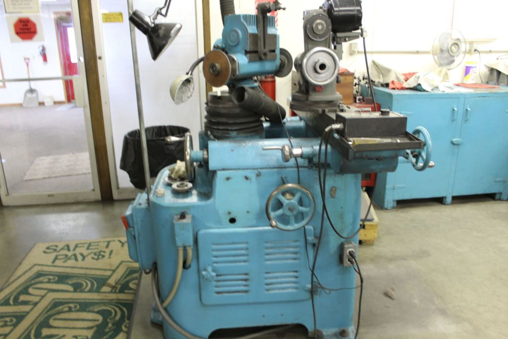 1943 Cincinnati model 2 tool & cutter grinder, sn 1D2T1M-187, has 2 axis 360 degree position - Image 6 of 6