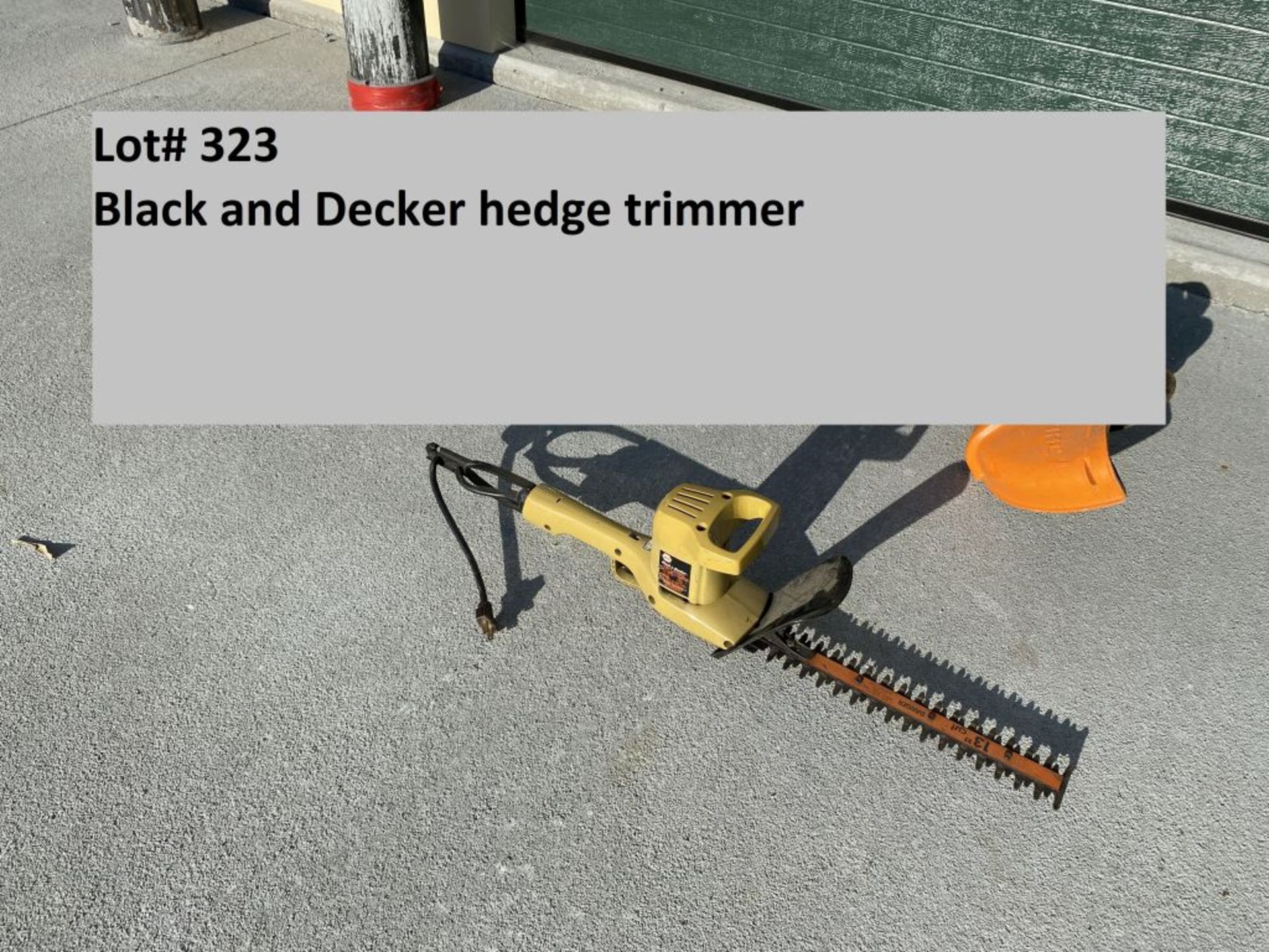 Black & Decker hedge trimmer model 8115, 120 v., 13" capacity. (LOCATED AT HILPIPRE AUCTION CO.