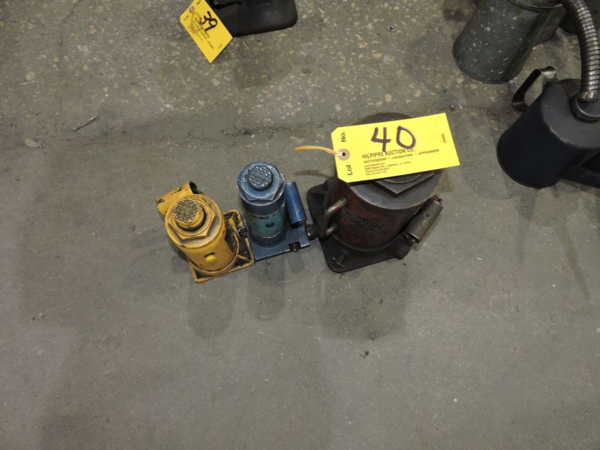 Hydraulic jacks, (1) 5 T., (1) 8 T., (1) 50 T.