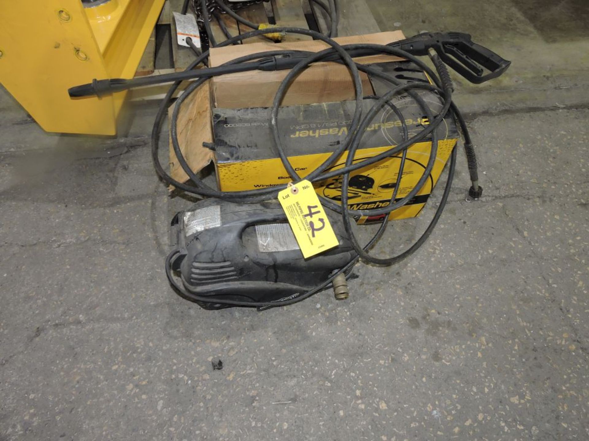 High pressure washer, 1300 psi, 1.6 GPM