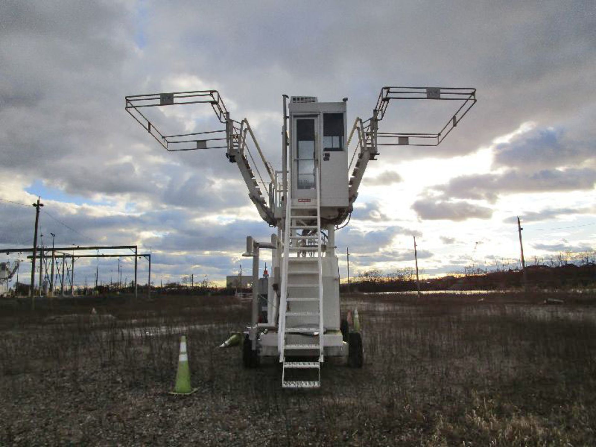 Rail Barge Truck Self Propelled Portable Platform - Image 5 of 9