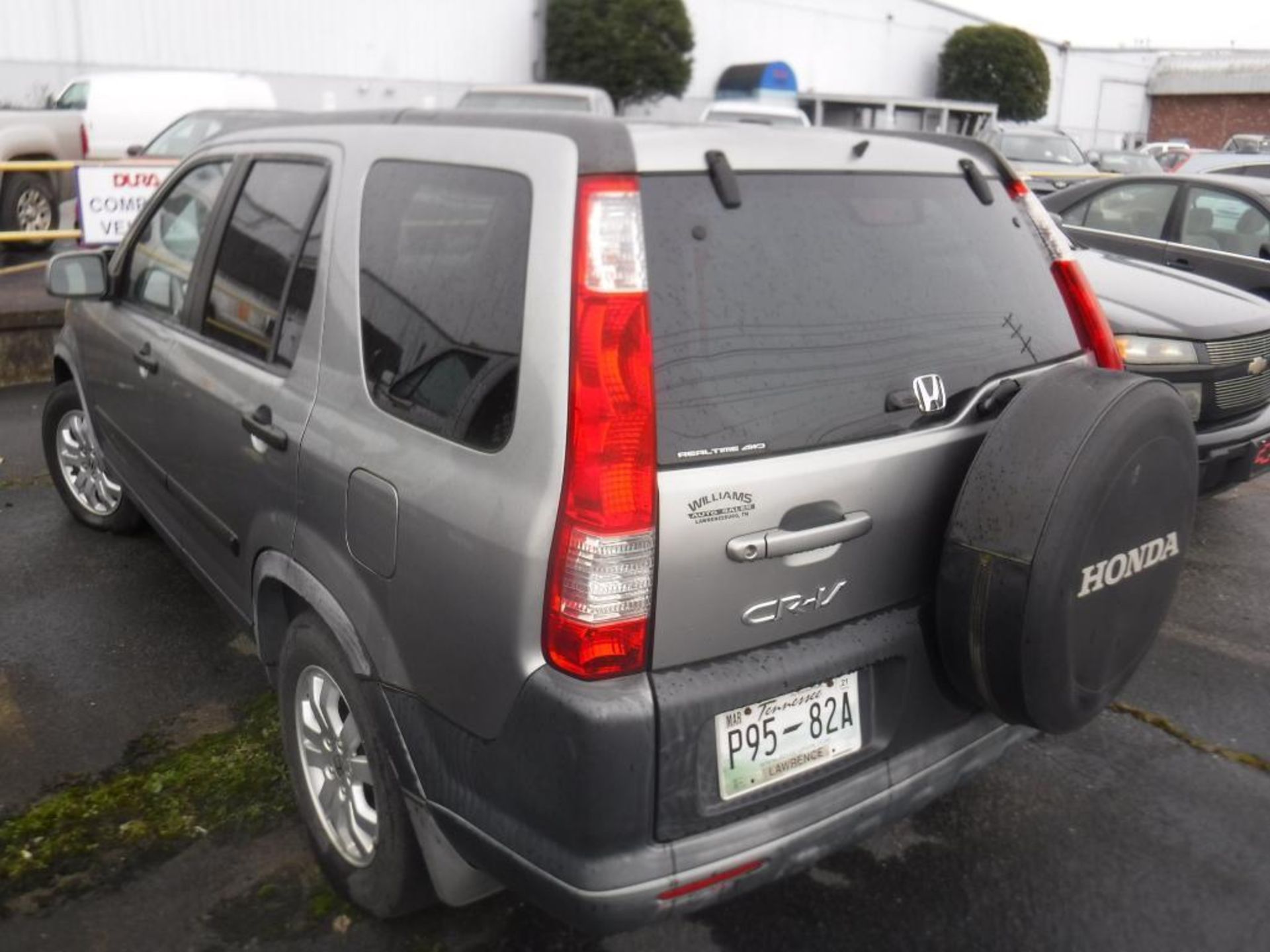 2006 Honda CR-V , sunroof, Auto, Air, 2 wheel, dead battery 216,451 miles LOCATED IN LAWRENCEBURG, T - Image 4 of 12