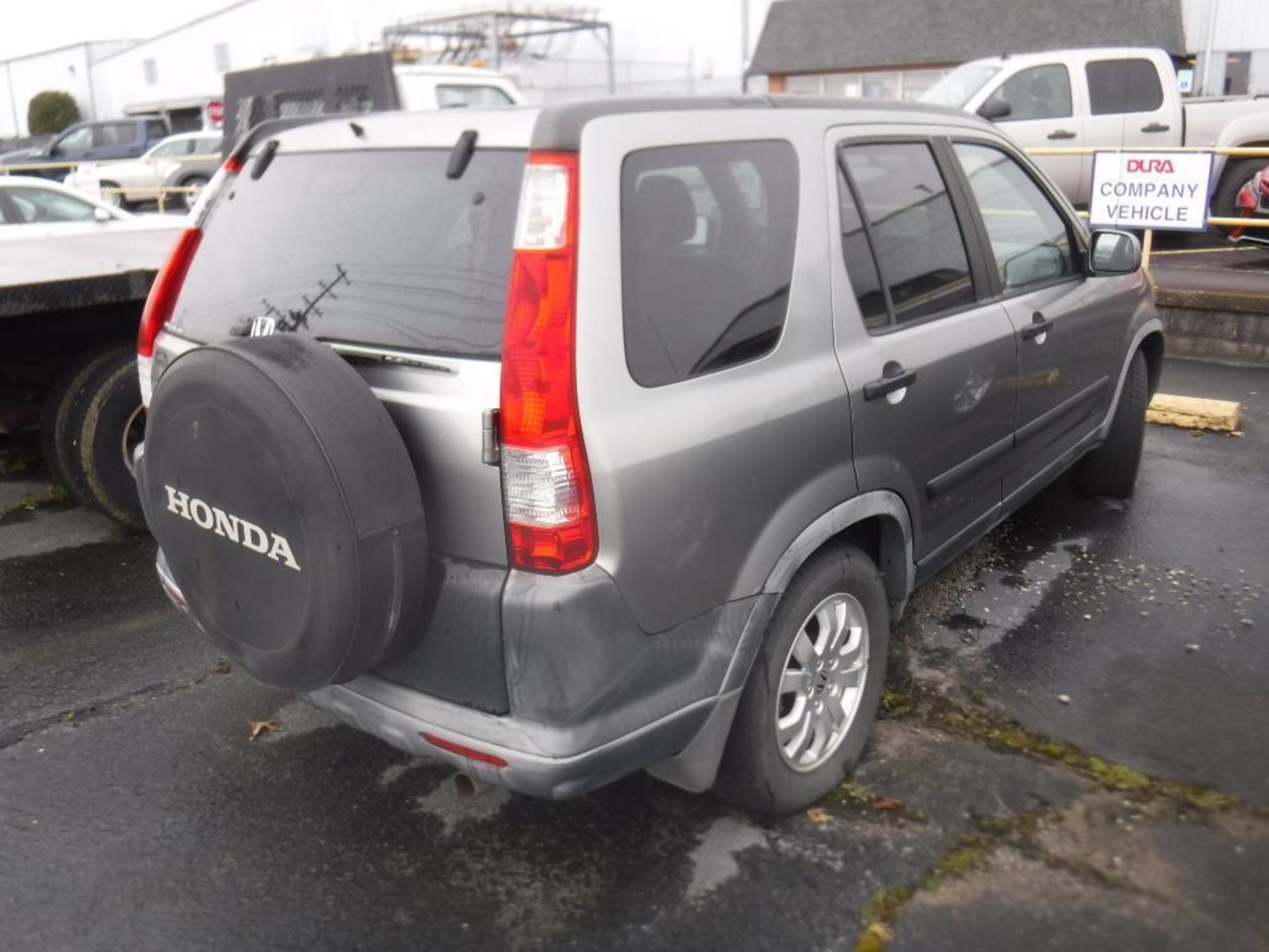 2006 Honda CR-V , sunroof, Auto, Air, 2 wheel, dead battery 216,451 miles LOCATED IN LAWRENCEBURG, T - Image 3 of 12