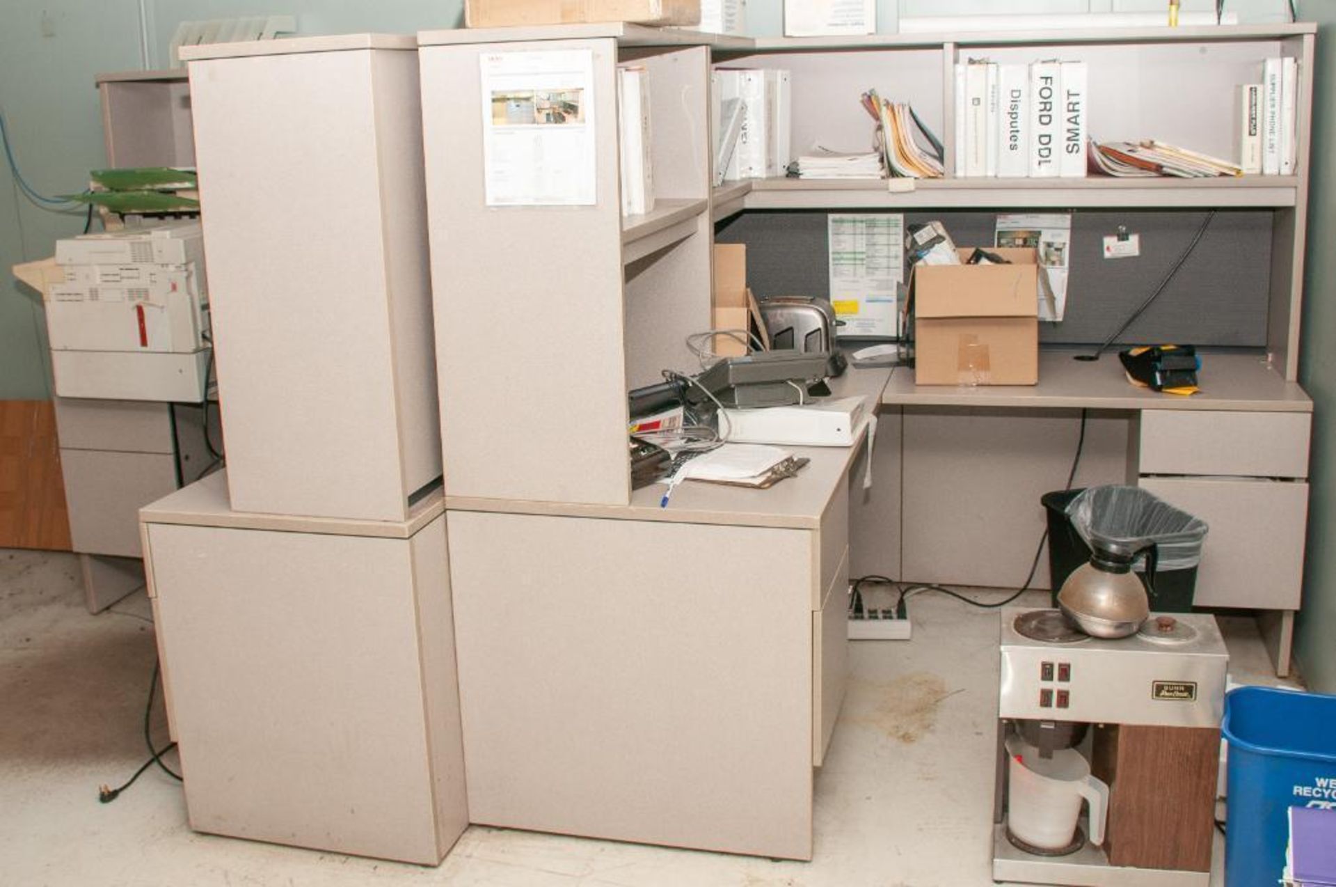 Lot c/o Office Furniture In Plant Offices On Plants Main Production Floor, Furniture Only, Nothing A - Bild 19 aus 23