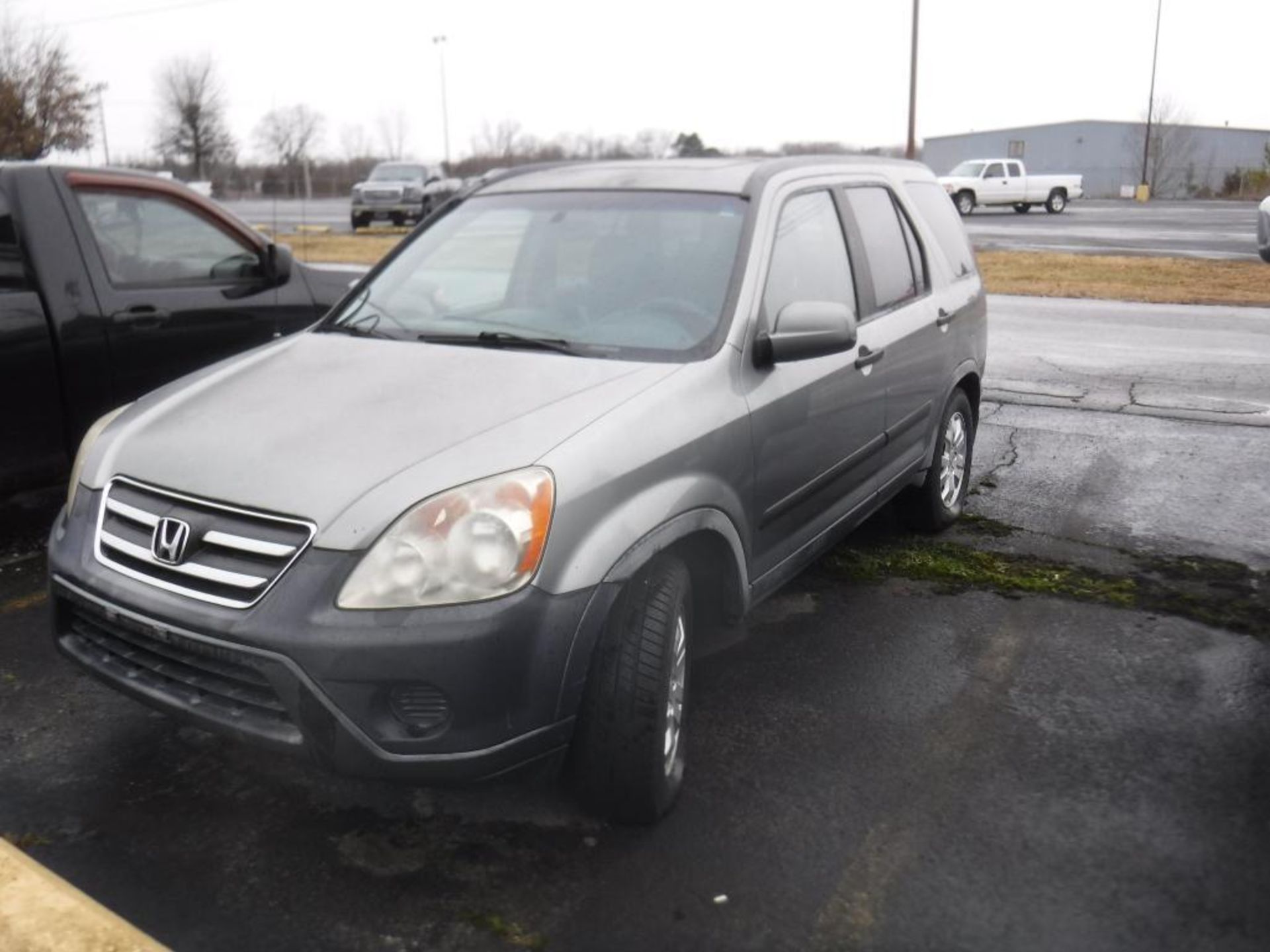 2006 Honda CR-V , sunroof, Auto, Air, 2 wheel, dead battery 216,451 miles LOCATED IN LAWRENCEBURG, T