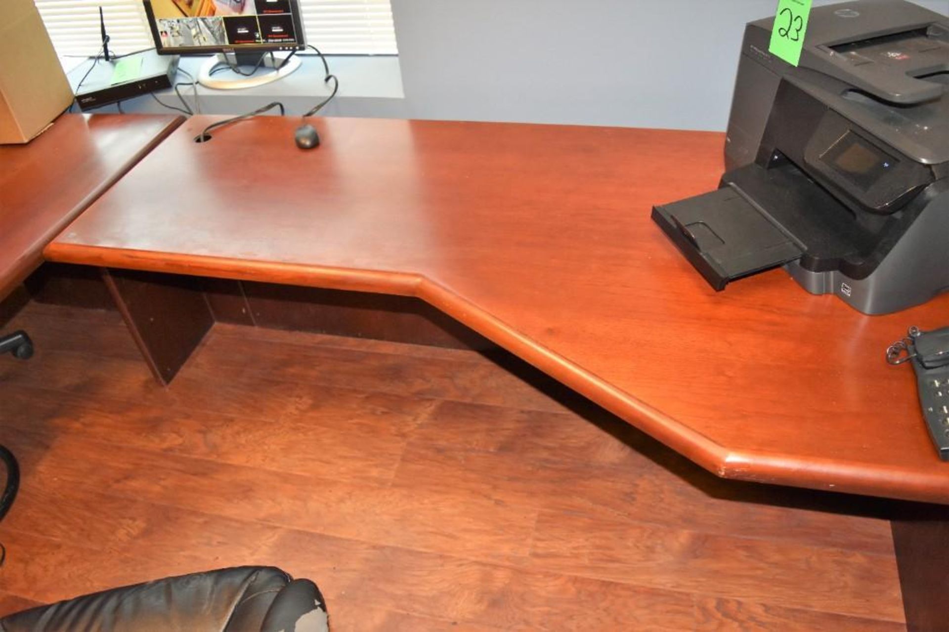 Lot Office c/o: 84" x 36" x 28.5" High Wooden Desk w/ 72" Right Return, (2) High-Back Swivel Arm Cha - Image 3 of 5