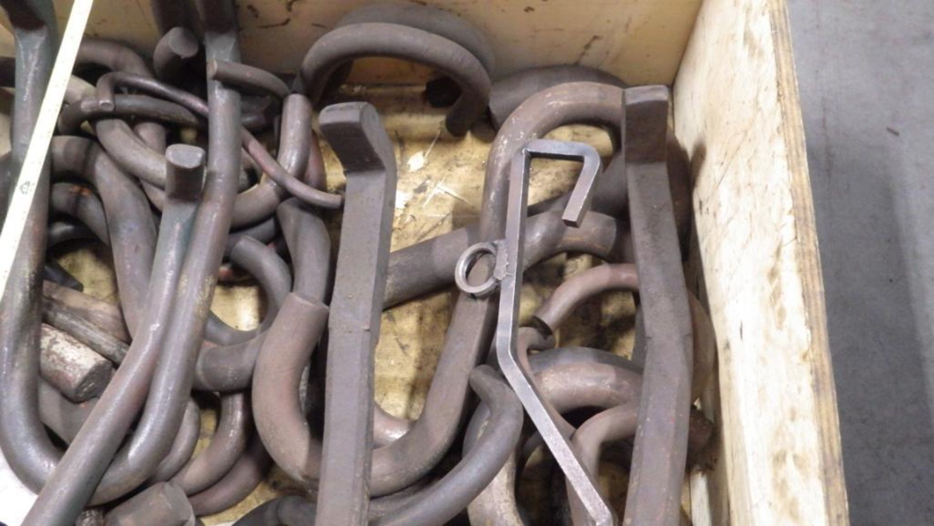 Lot c/o: Assorted Sized Large "S"-Hooks and Plate Hooks in ine box skid - Image 6 of 6