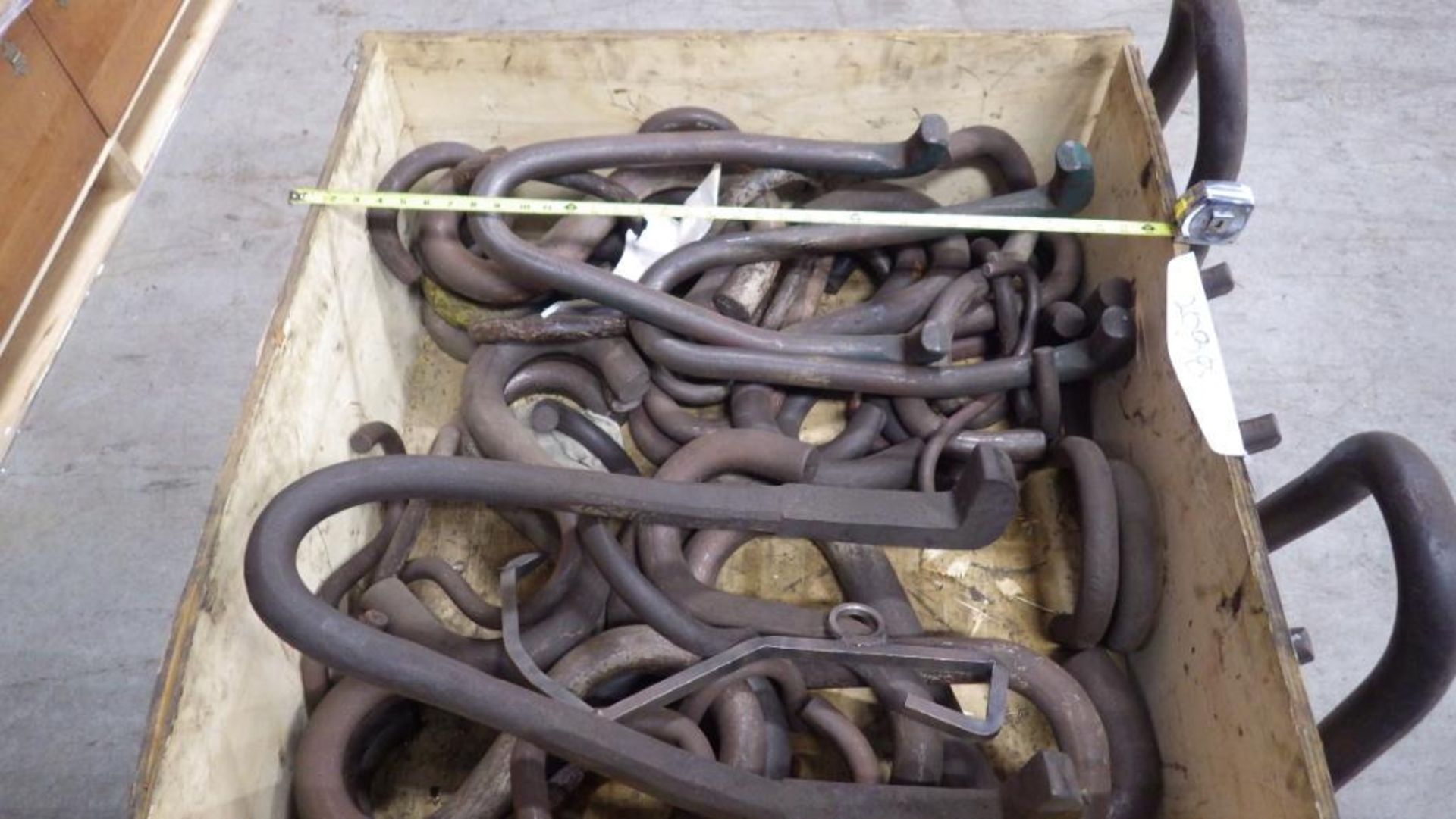 Lot c/o: Assorted Sized Large "S"-Hooks and Plate Hooks in ine box skid - Image 3 of 6