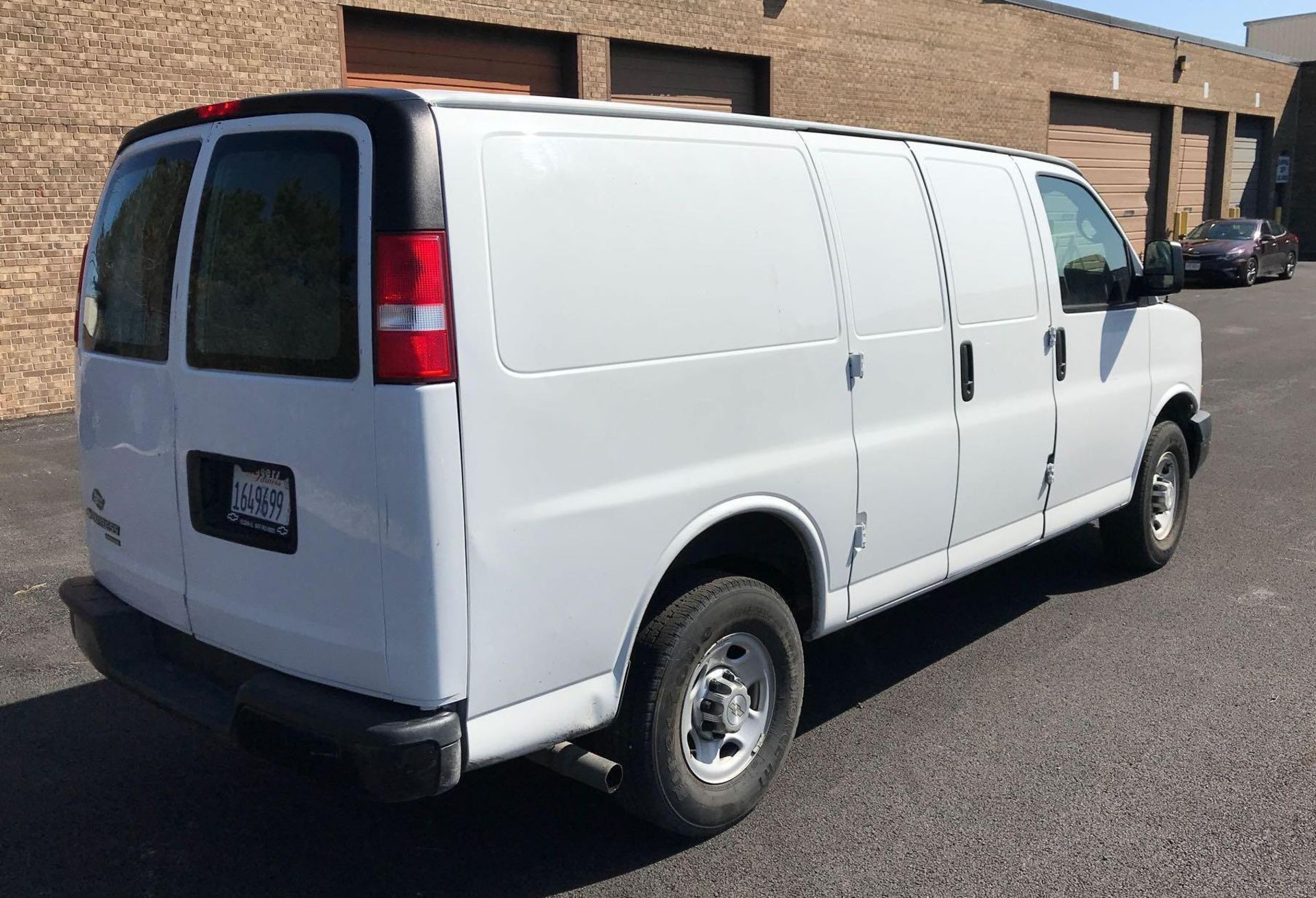 2015 Chevrolet 2500 Express Cargo Van - Image 3 of 35