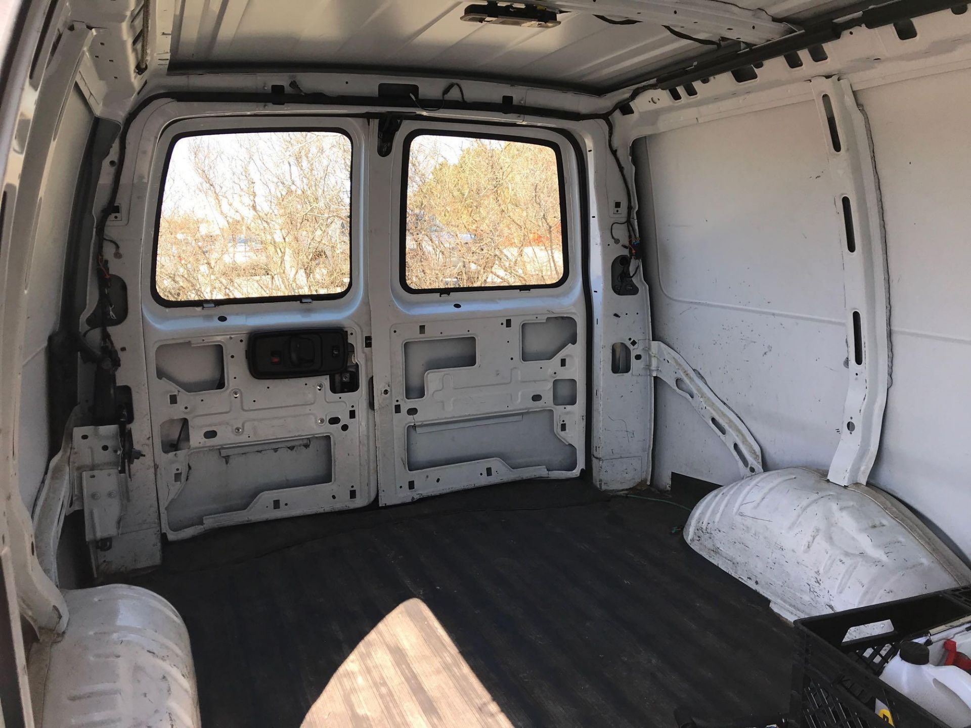 2015 Chevrolet 2500 Express Cargo Van - Image 31 of 35