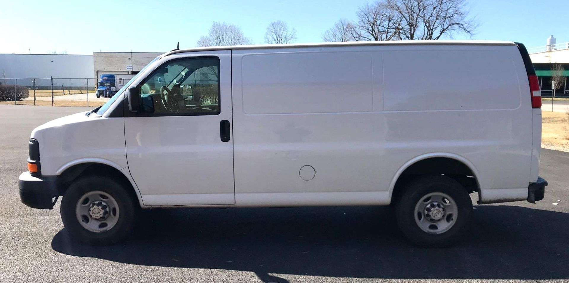 2015 Chevrolet 2500 Express Cargo Van - Image 6 of 35