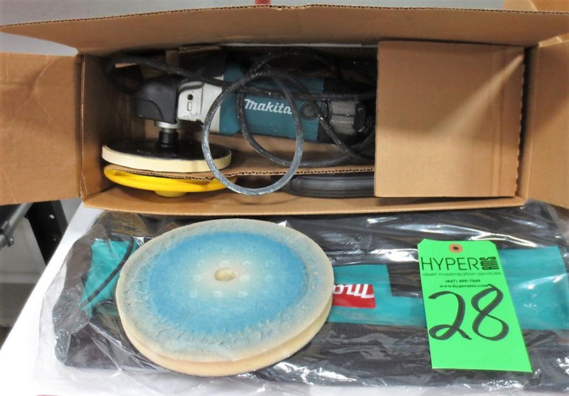 Makita 7" Electric Polisher and Bag.**Lot Located at 2395 Dakota Drive, Grafton, WI 53024**