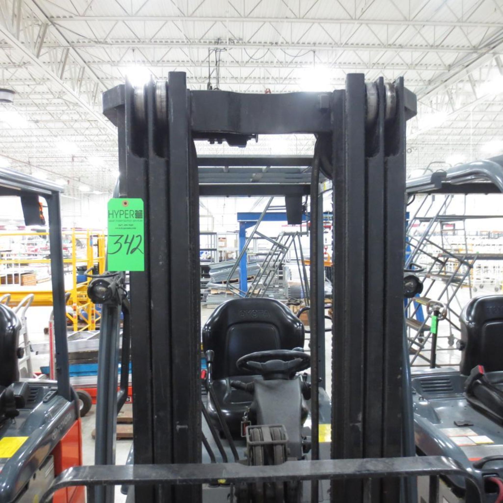 Toyota 2550 LB Cap. Fork Lift, Side Shift, Model 8FBE15U, 36V, 42" Forks, 3 Stage Mast, HR 4740.4, S - Image 4 of 10