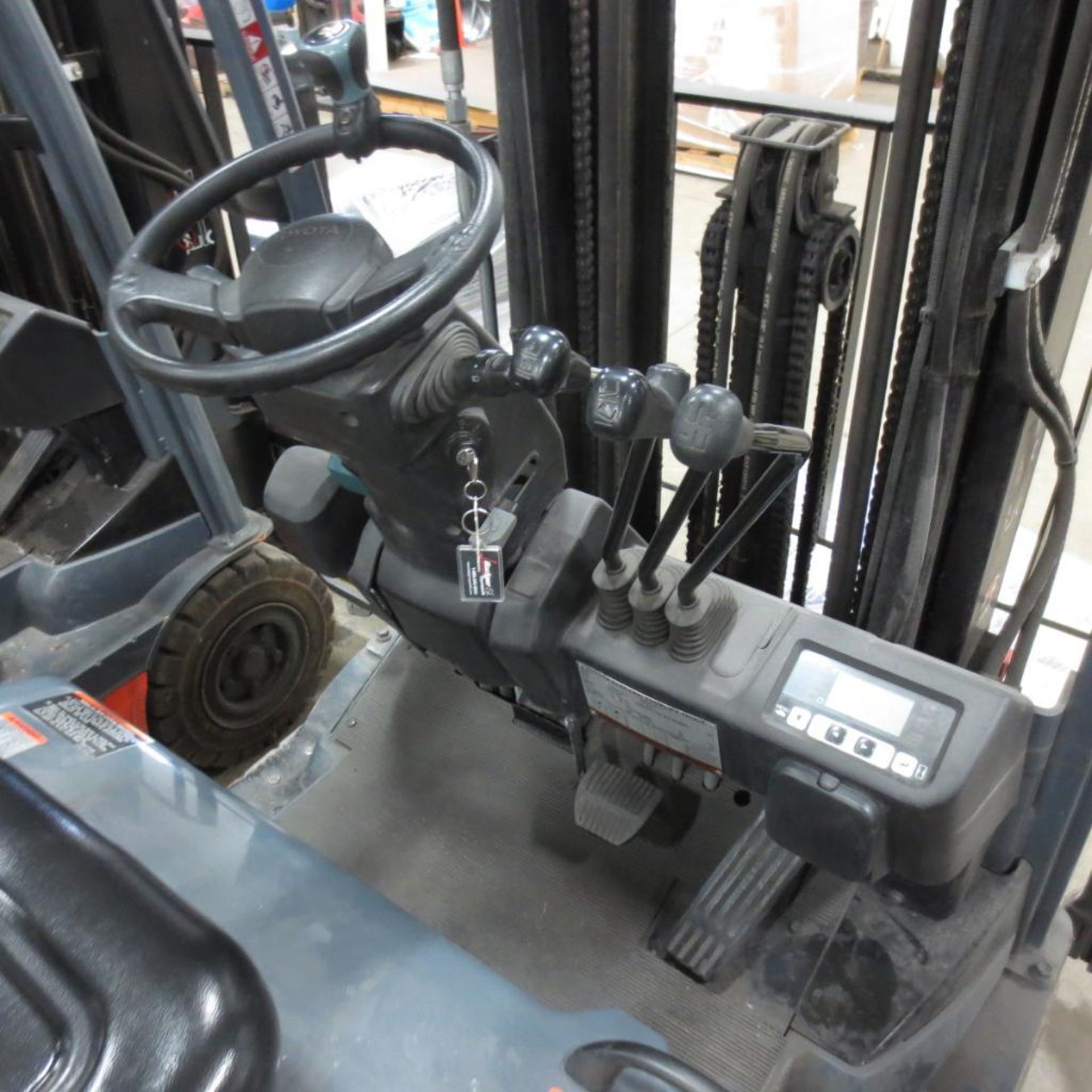 Toyota 2550 LB Cap. Fork Lift, Side Shift, Model 8FBE15U, 36V, 42" Forks, 3 Stage Mast, HR 4789.6, S - Image 5 of 9