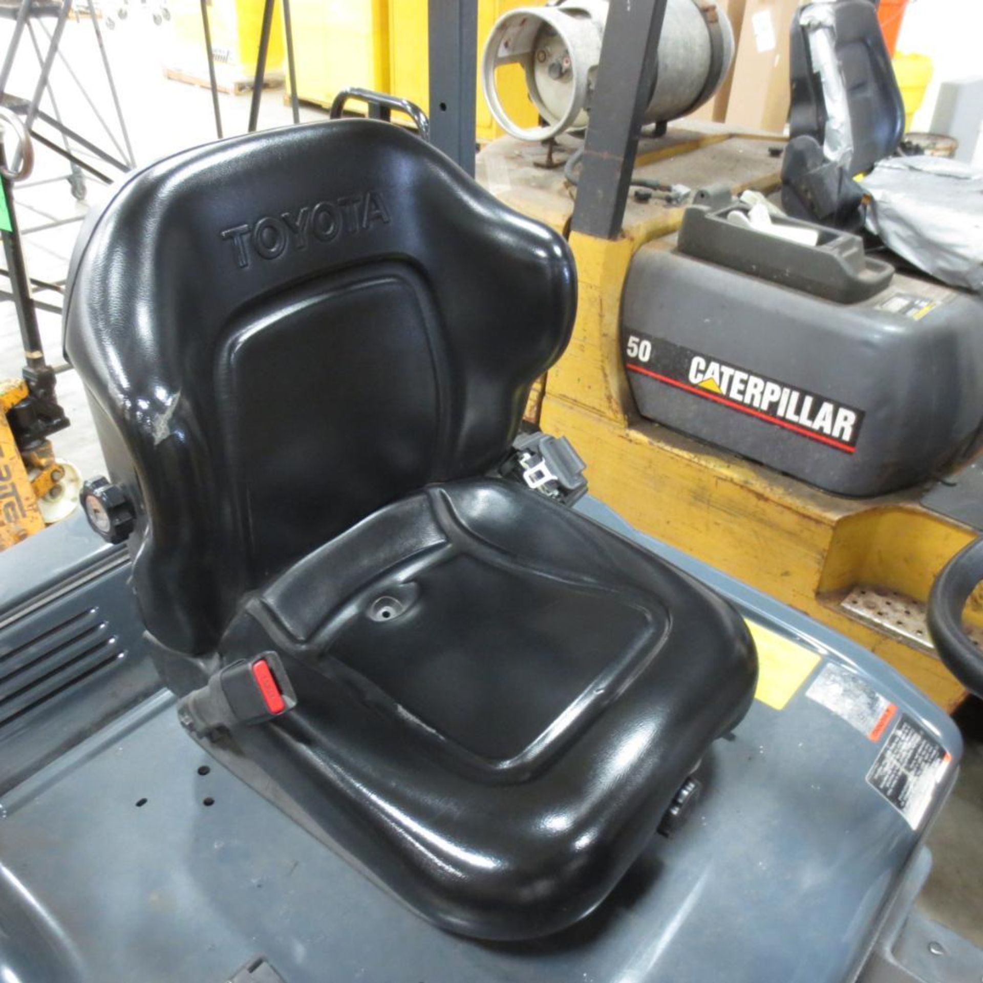 Toyota 2550 LB Cap. Fork Lift, Side Shift, Model 8FBE15U, 36V, 42" Forks, 3 Stage Mast, HR 5758.9, S - Image 5 of 10