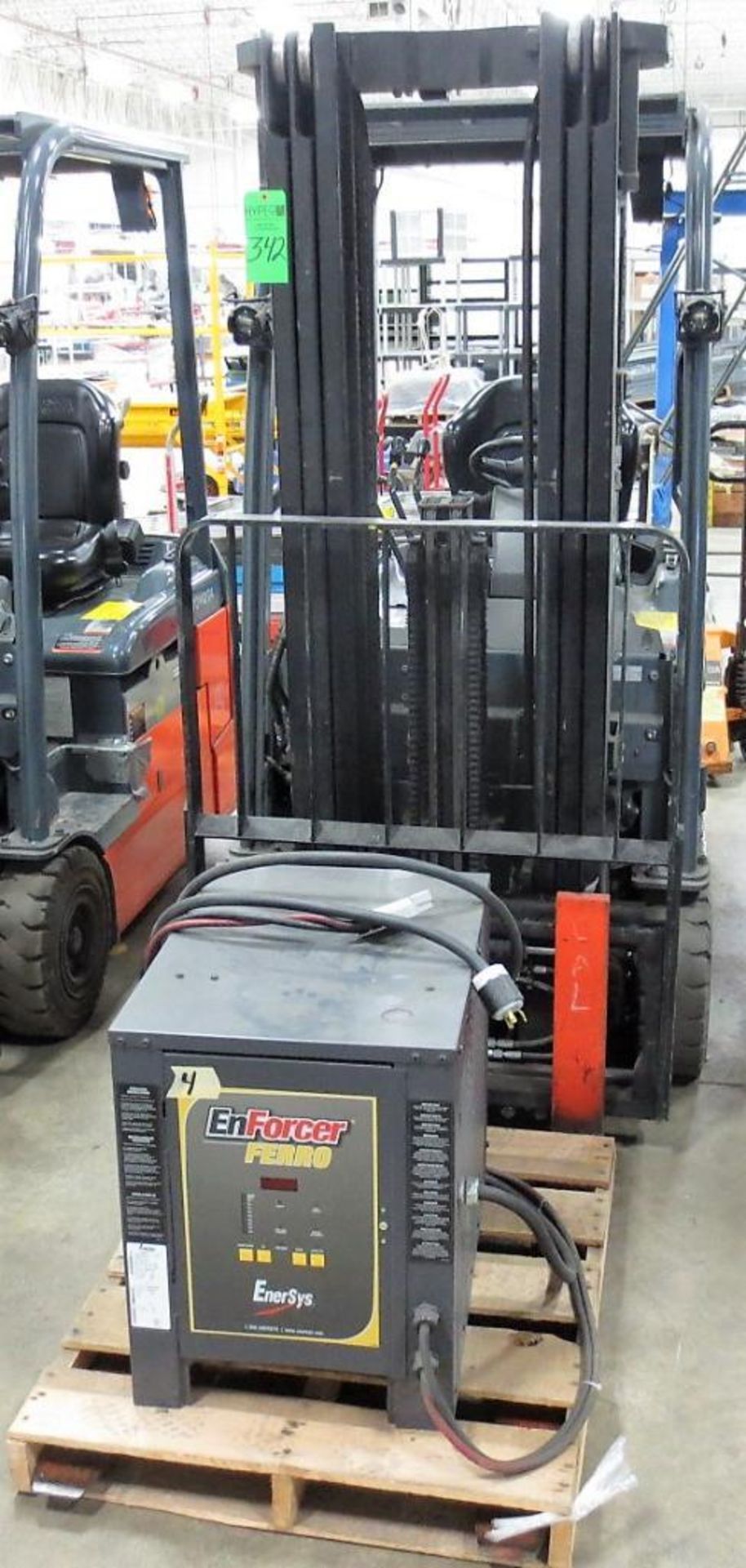 Toyota 2550 LB Cap. Fork Lift, Side Shift, Model 8FBE15U, 36V, 42" Forks, 3 Stage Mast, HR 4740.4, S