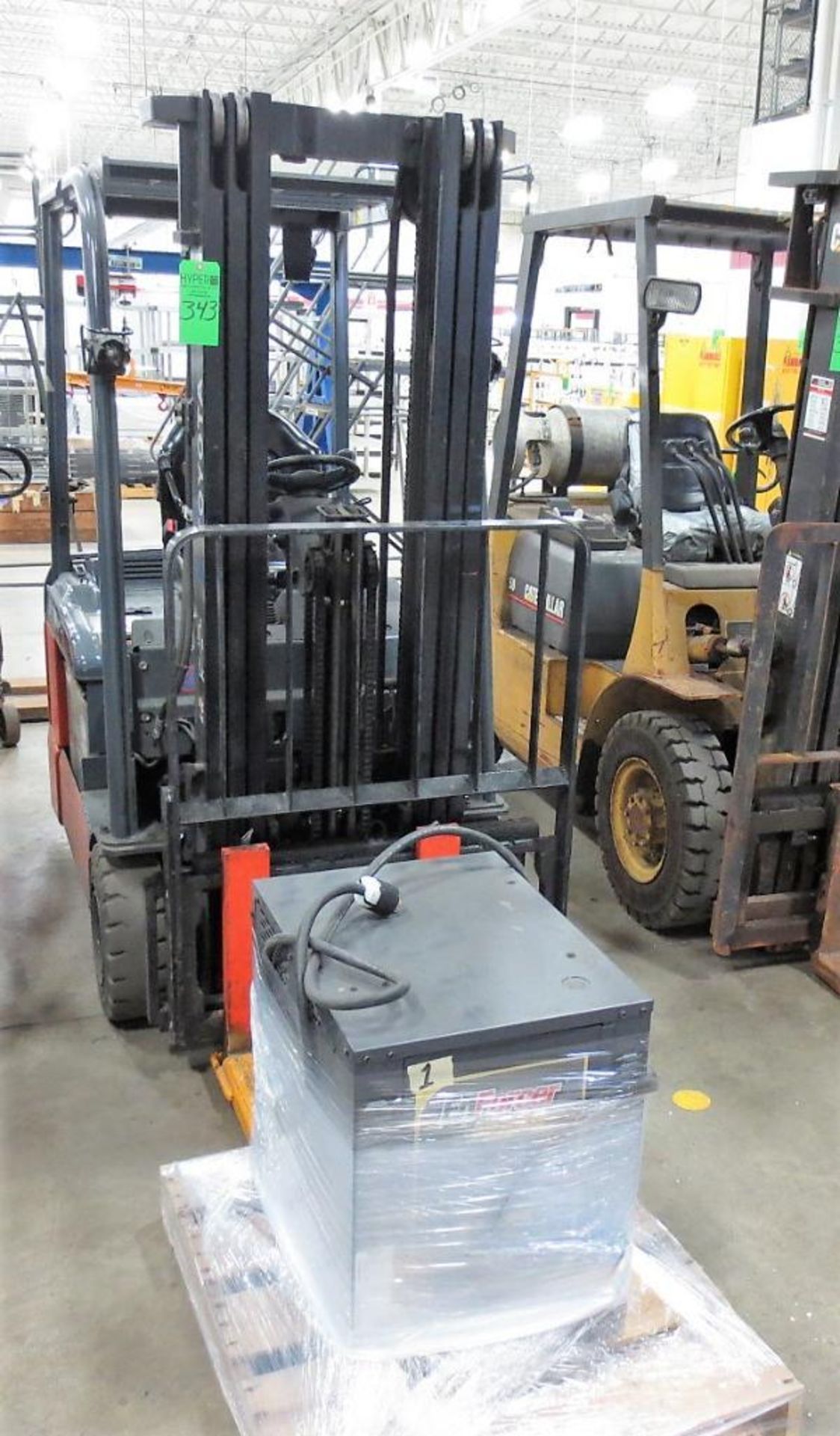 Toyota 2550 LB Cap. Fork Lift, Side Shift, Model 8FBE15U, 36V, 42" Forks, 3 Stage Mast, HR 5758.9, S