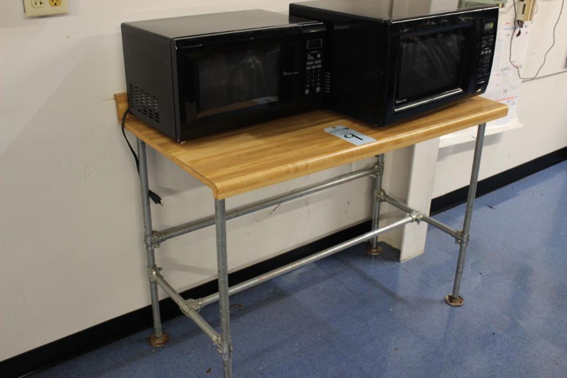 2 Magic Chef microwaves w/ table & Crosley refrigerator