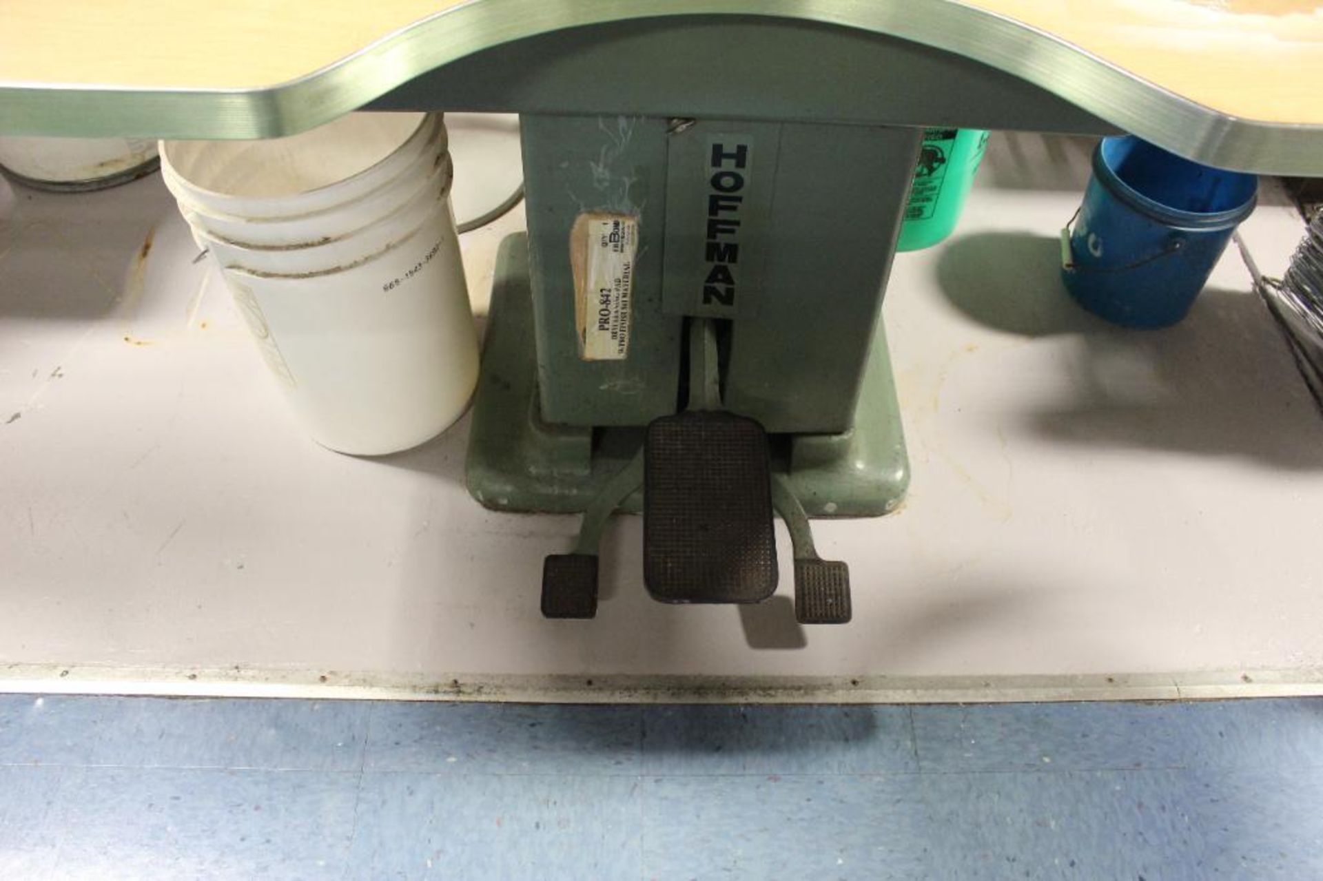 Hoffman model HMR-42-SGX garment pressing station s/n G702109 - Image 2 of 6