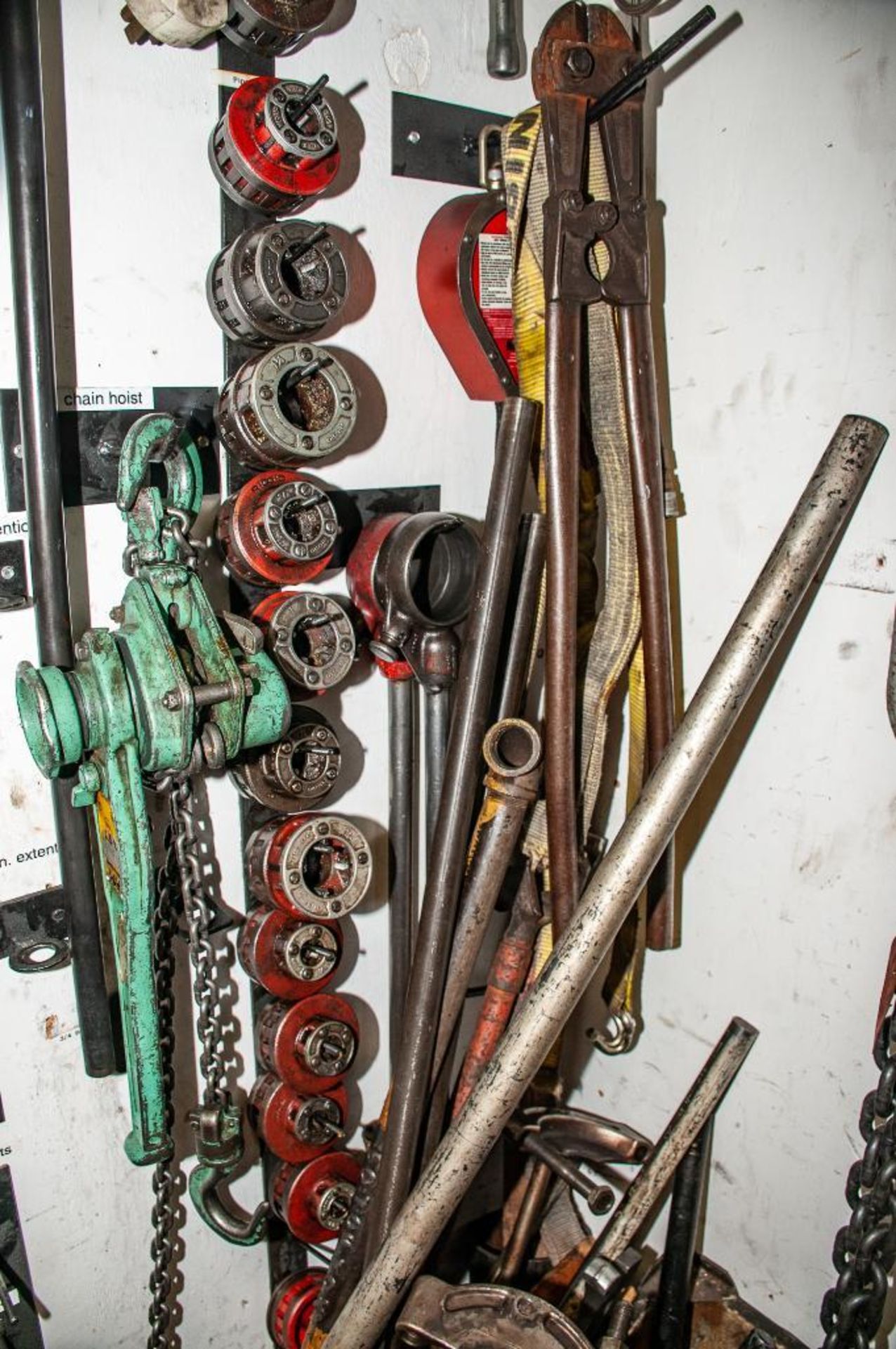 Contents of Right-Hand side of Tool Locker. Manual Pipe Threaders and Dies, Rigging Chains, Strap, M - Image 4 of 6