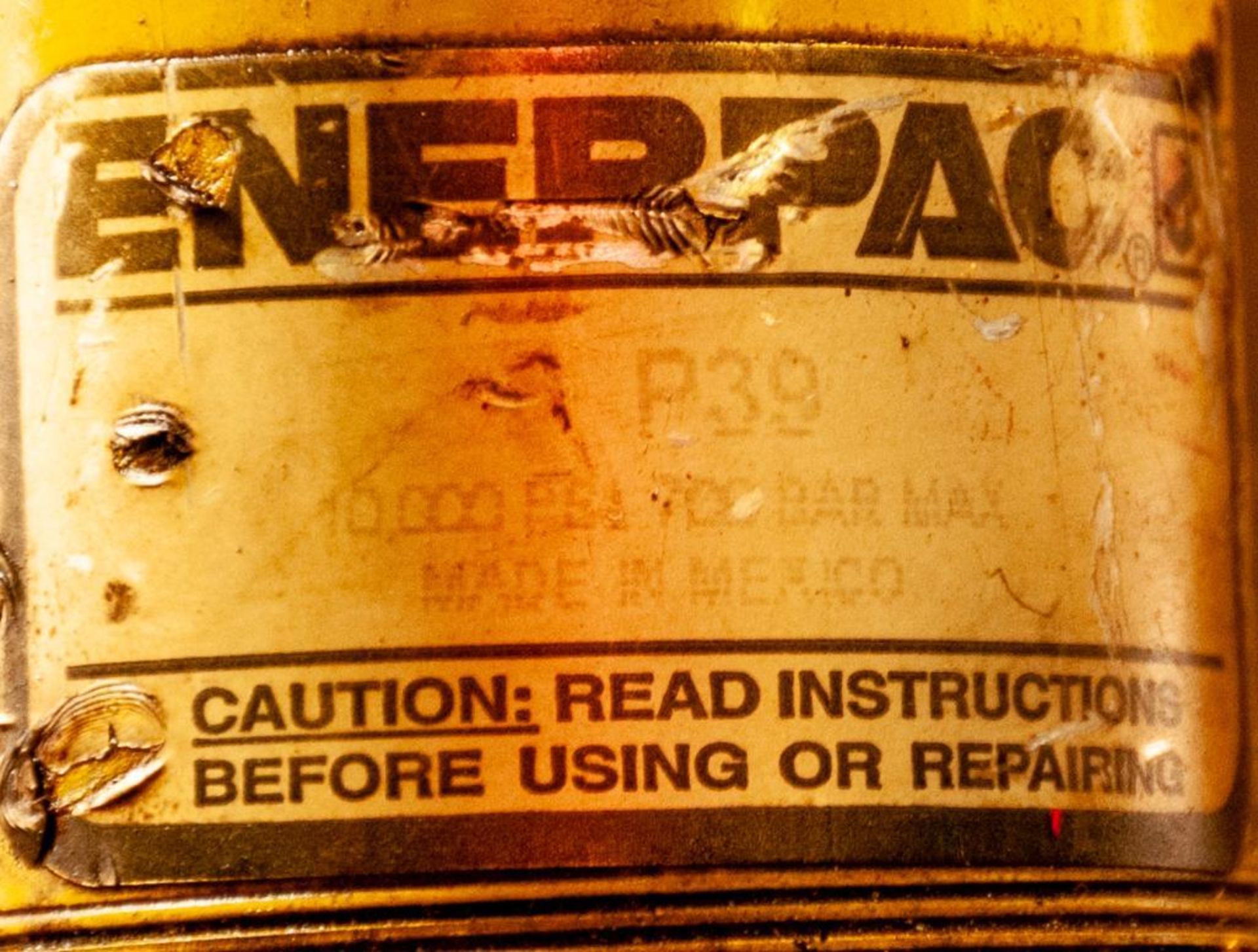 Enerpac P39 Manual Pump w/RC502, 50 Ton Cylinder RWH-120BE7C & Small Unknown Cylinder - Image 2 of 4